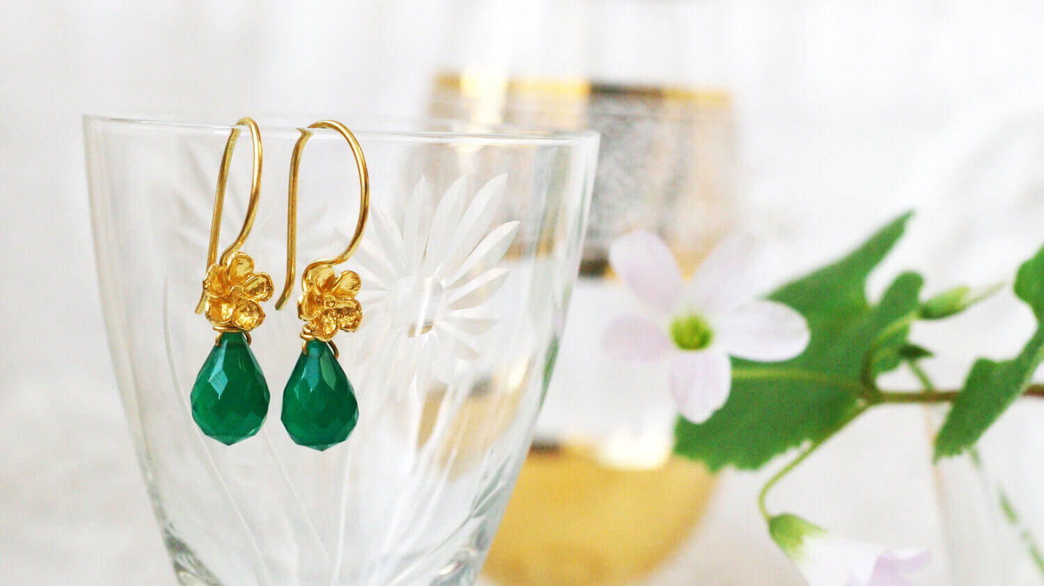 Handgemaakte oorbellen met bloemen