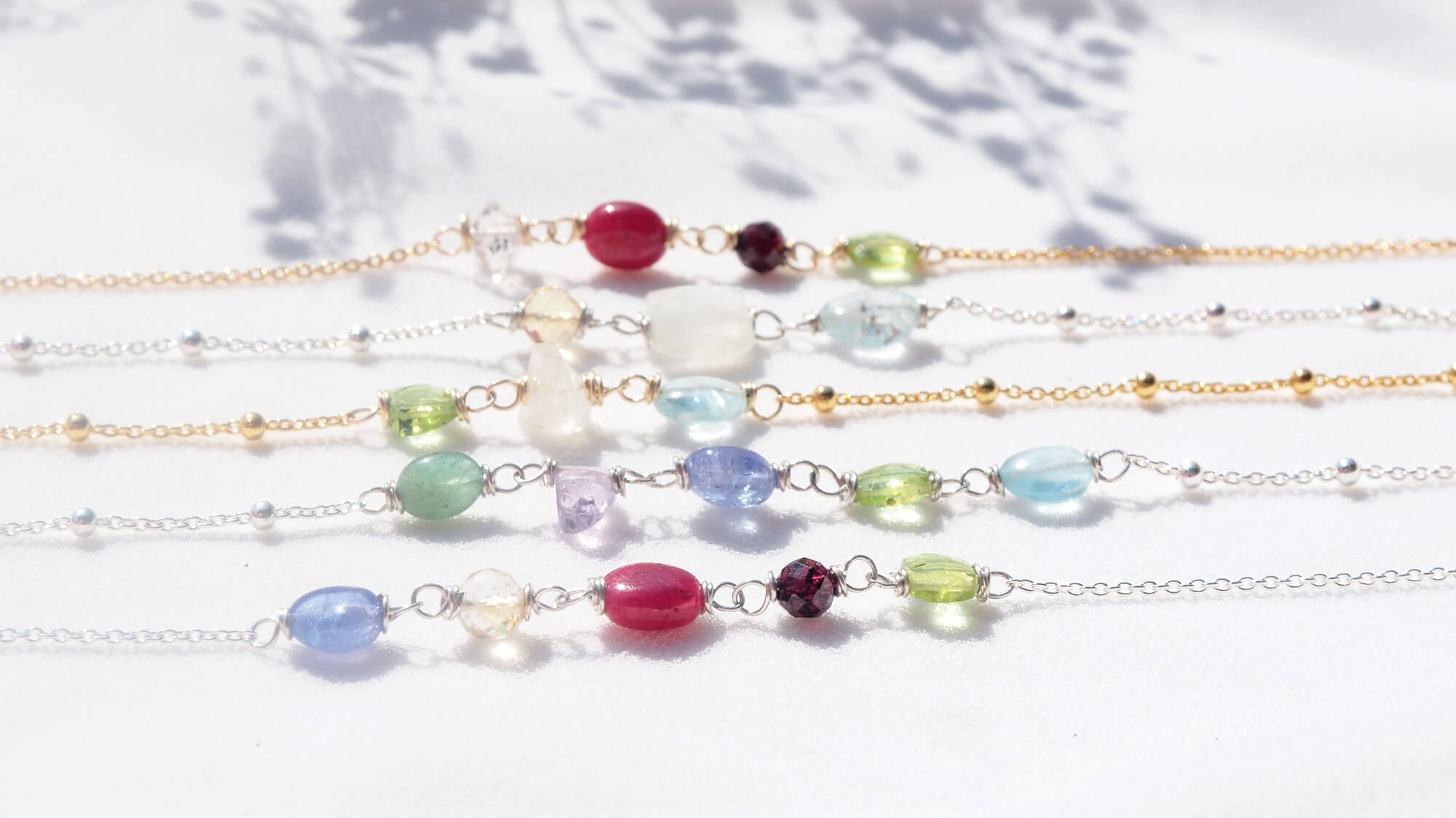 Een geboortesteenarmband: een persoonlijk sieraad met betekenis