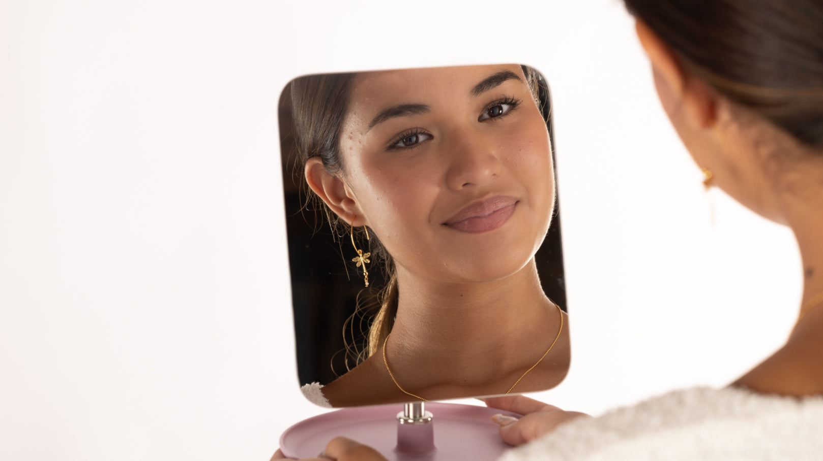 De Modekleuren in Sieraden van 2024: Een Prachtige Uitbarsting van Stijl