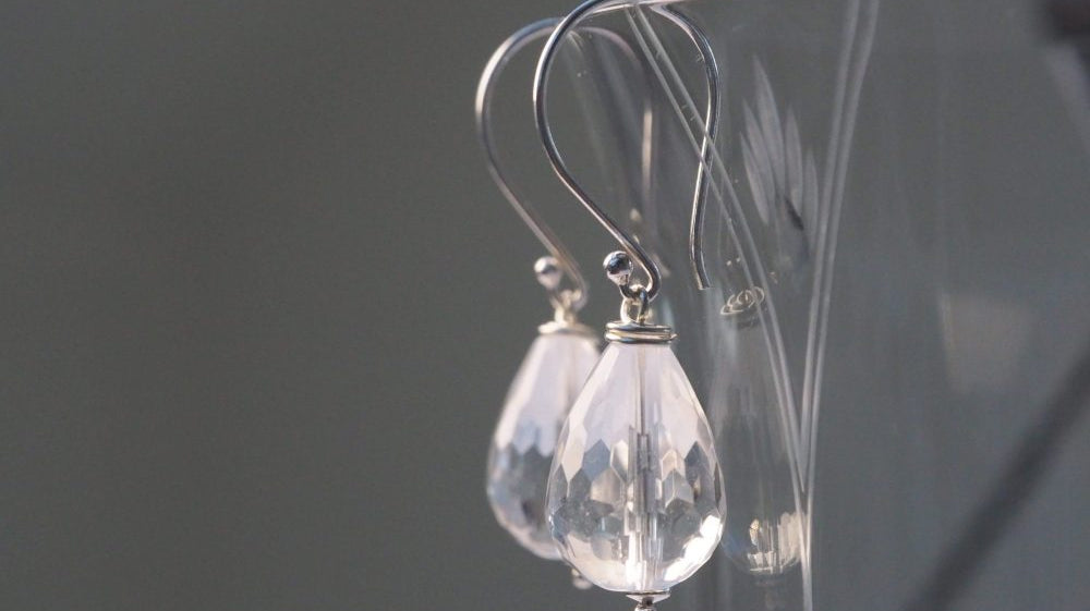 De betekenis van edelstenen in oorbellen: een eenvoudige gids