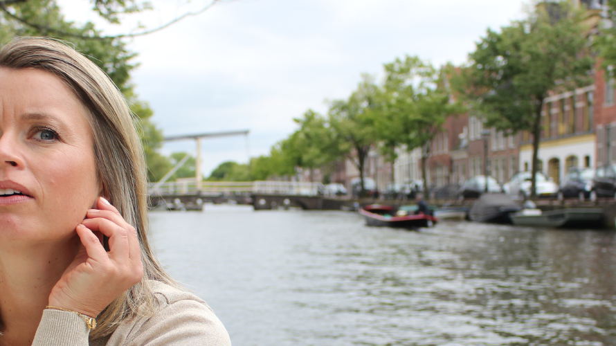 Wat kun je doen tegen oorbellen die scheef hangen of uitgerekte oorbelgaatjes?