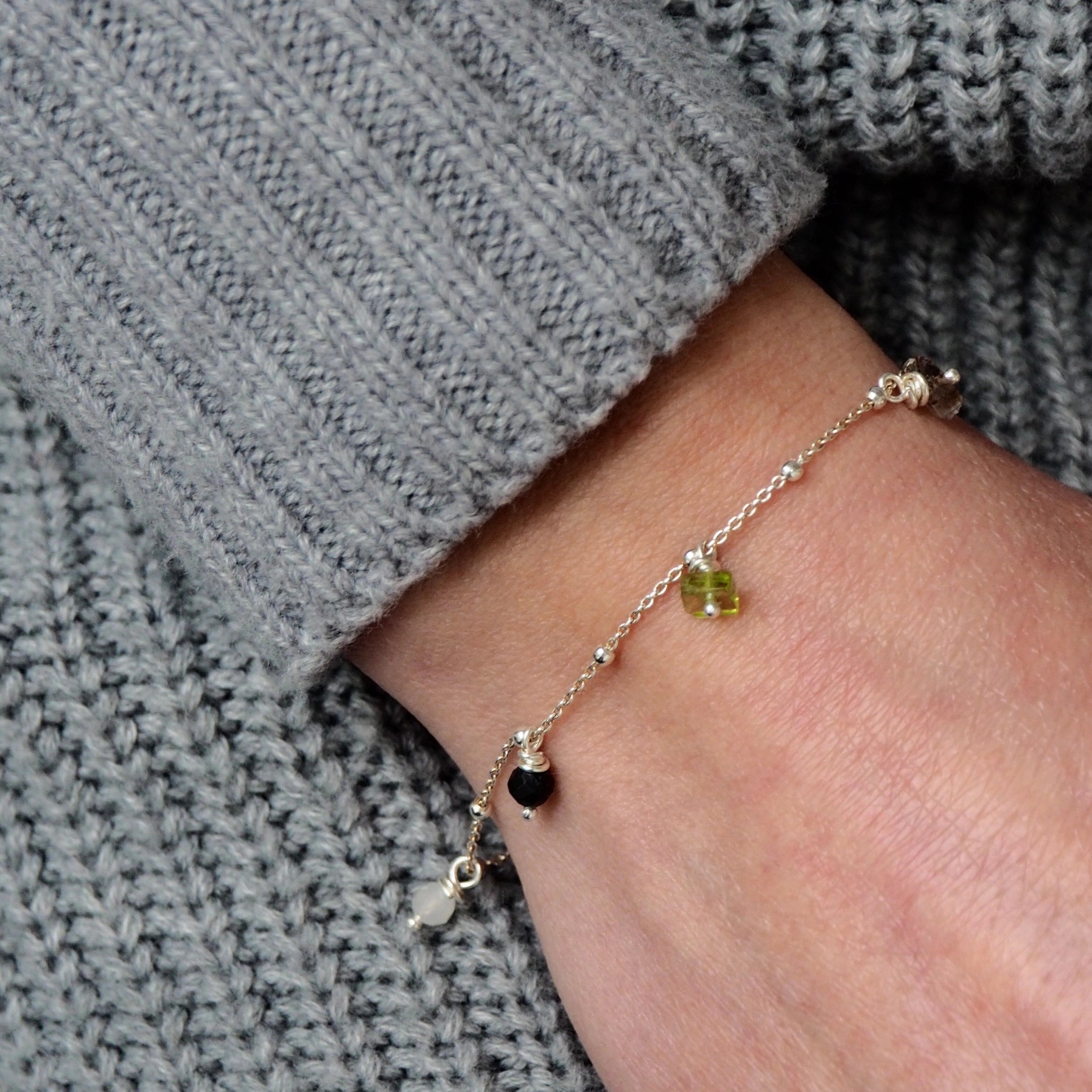 Geboortesteen armband met edelsteen bedels