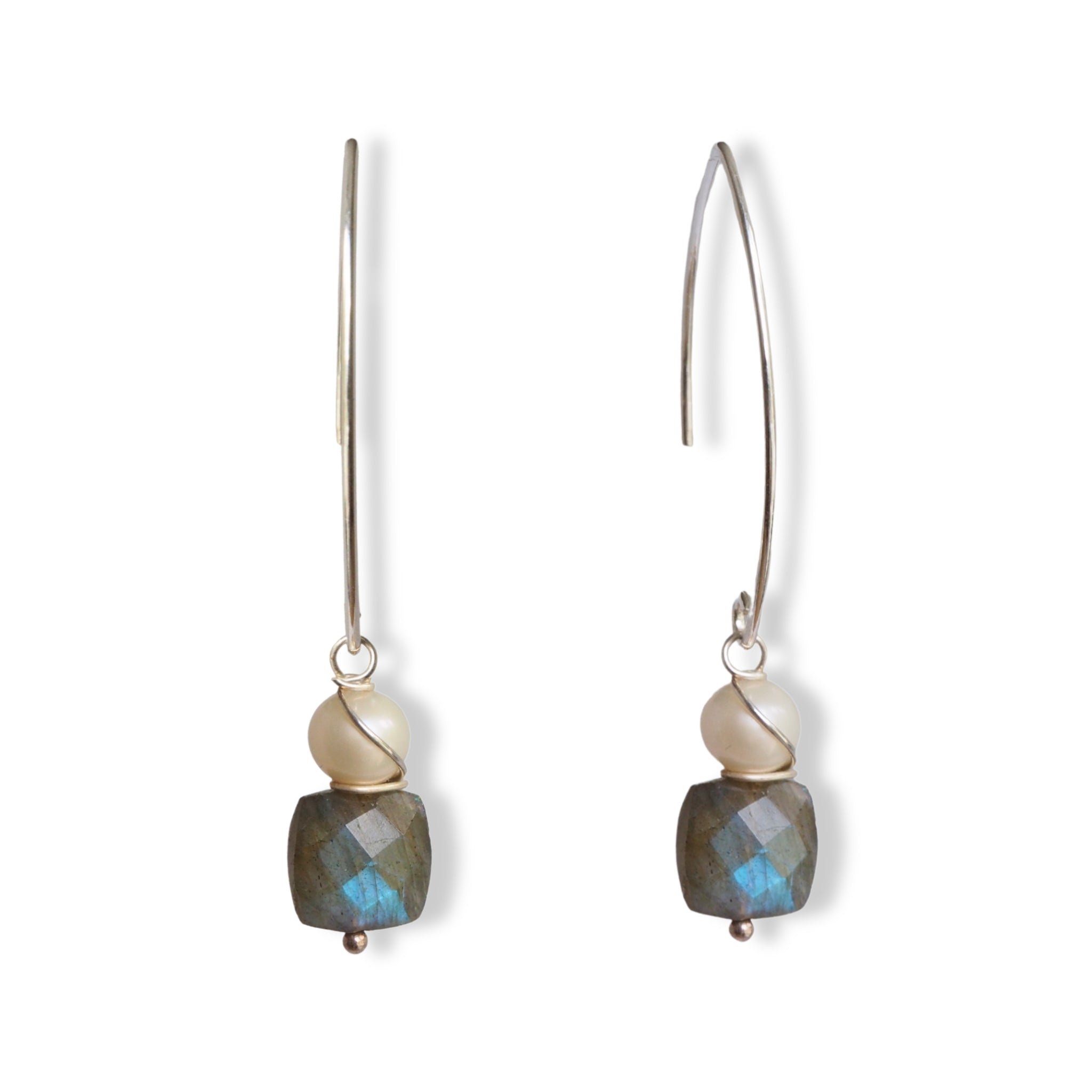 Lange oorbellen met edelsteen labradoriet en zoetwaterparels