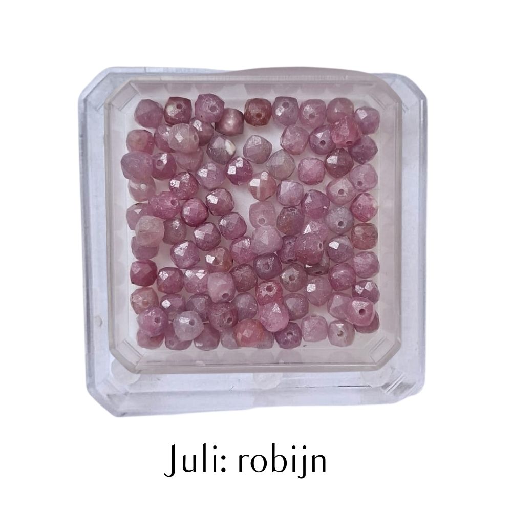 Geboortesteen robijn, één van de keuze om een geboortesteen armband samen te stellen