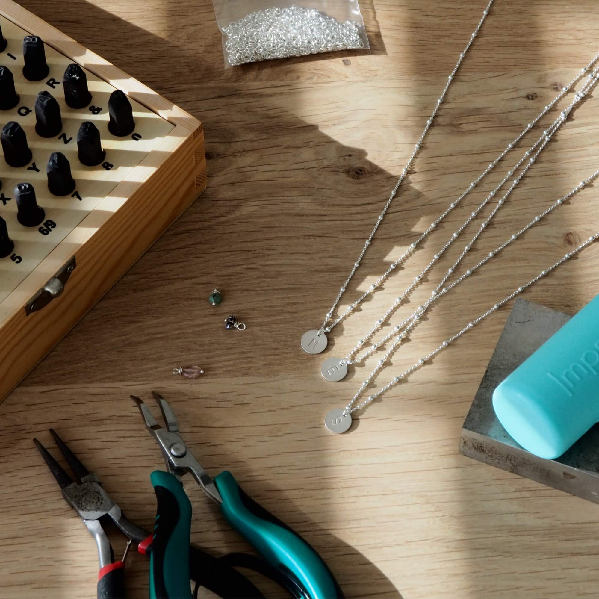 Gepersonaliseerde Ketting met Initiaal en Geboortesteen maatwerk - Jewels with Flair