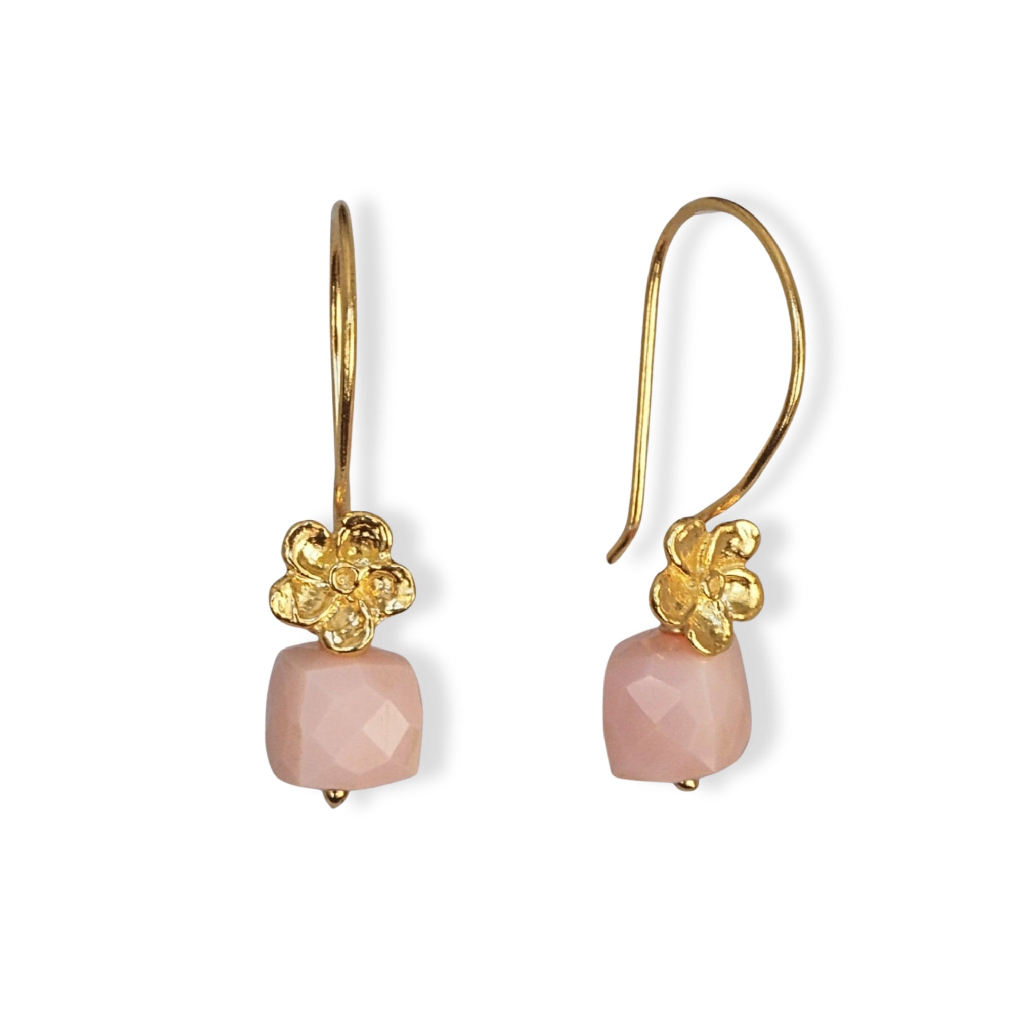 Oorbellen met bloemen en edelsteen opaal in roze uitvoering