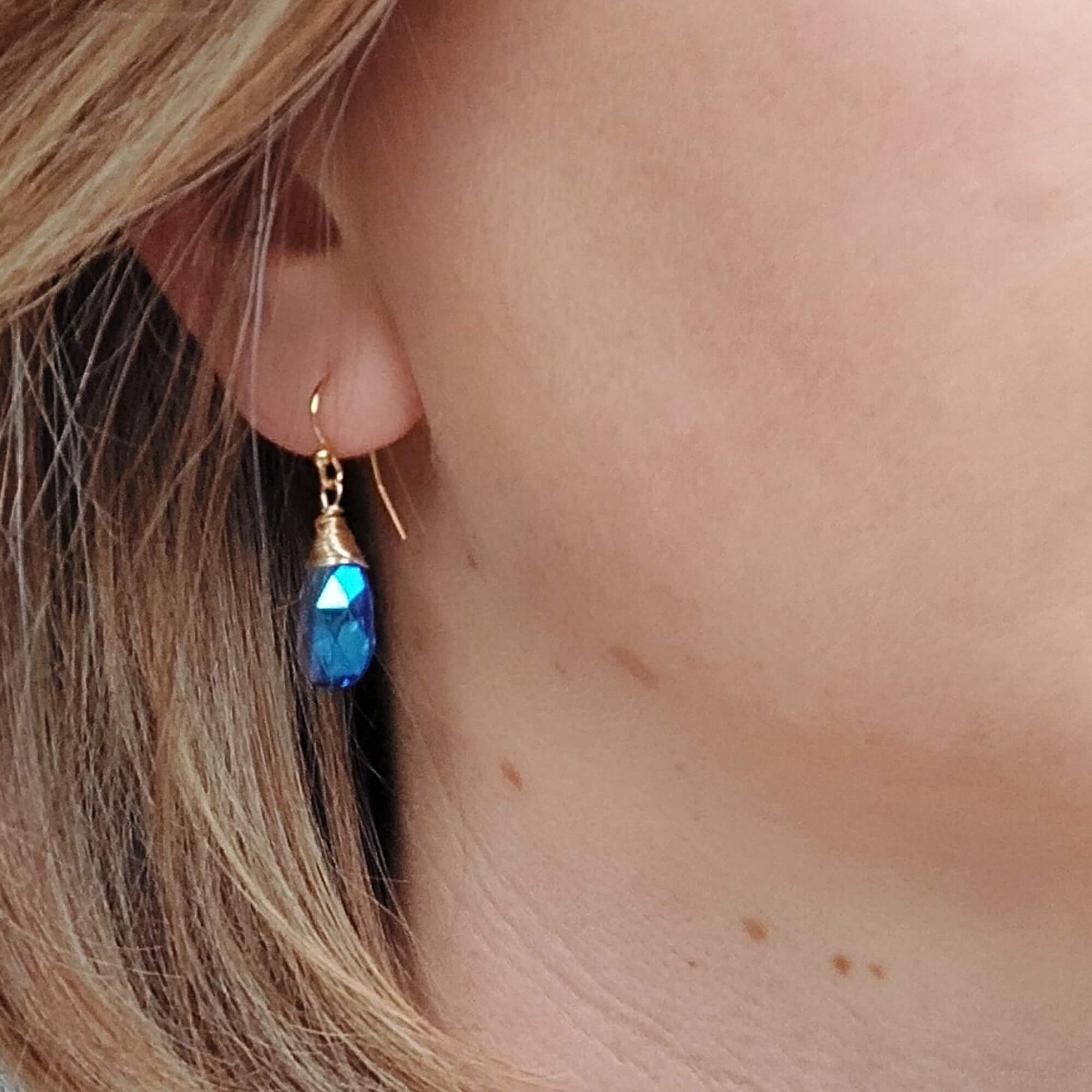 Schitterende oorbellen glaskristal druppels - donker blauw Oorbellen - Jewels with Flair