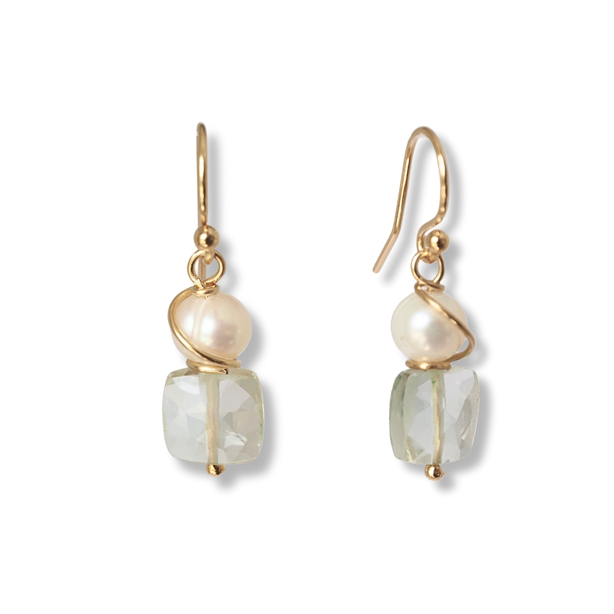 Handgemaakte oorbellen groene amethist met zoetwaterparels in gold filled