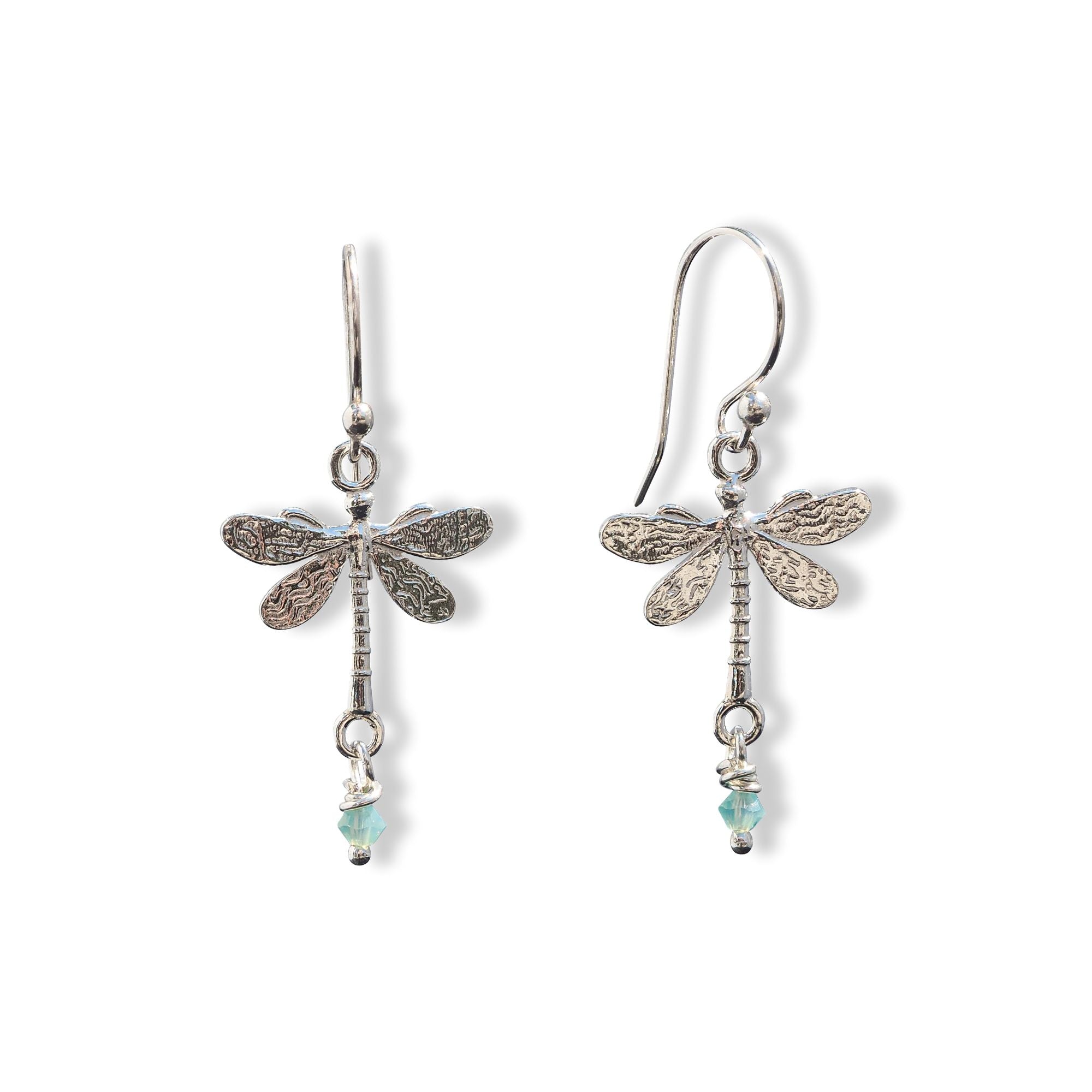 Oorbellen met zilveren libellen en een kraaltje van Swarovski in paradise shine