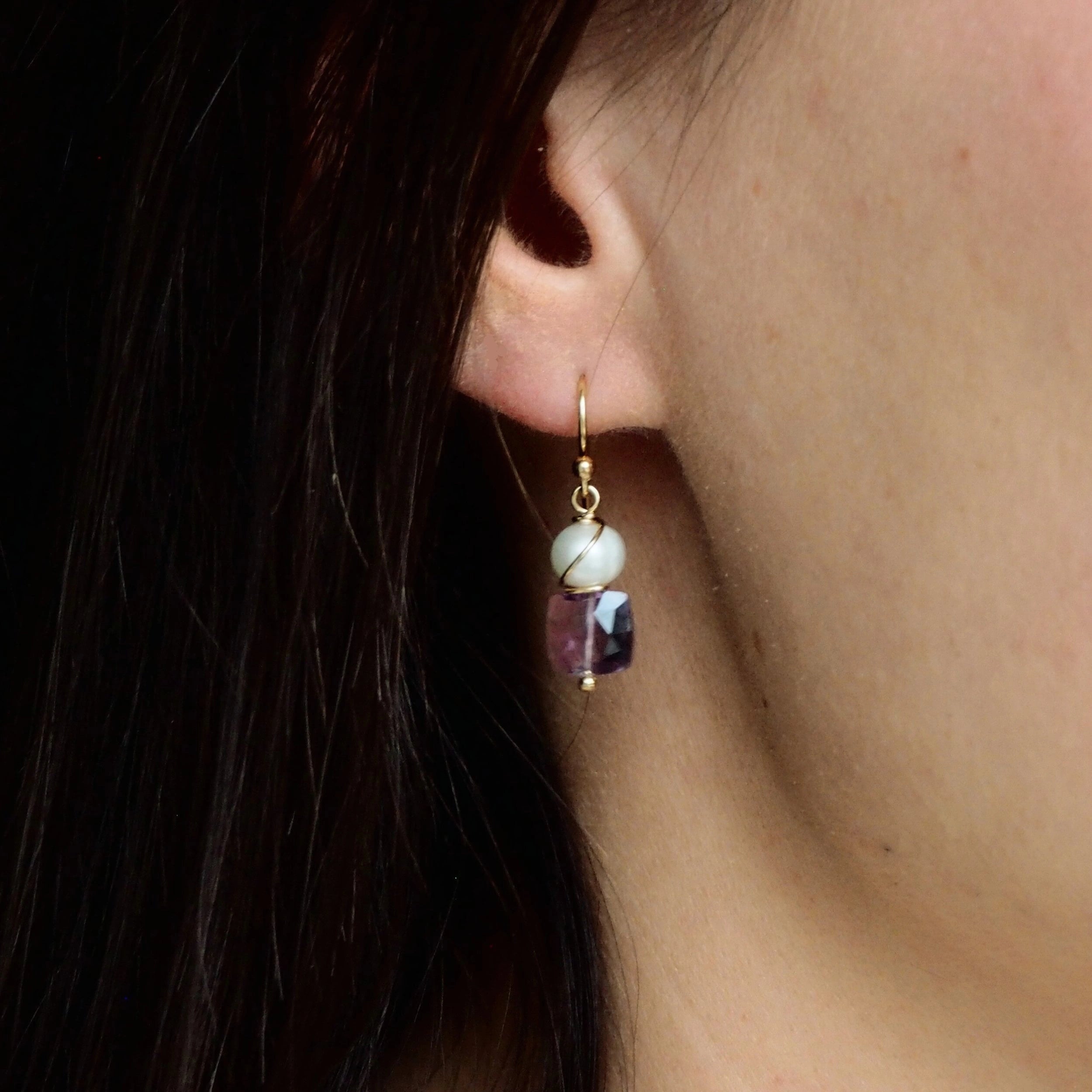 Oorbellen amethist en zoetwaterparels, geboortesteen februari