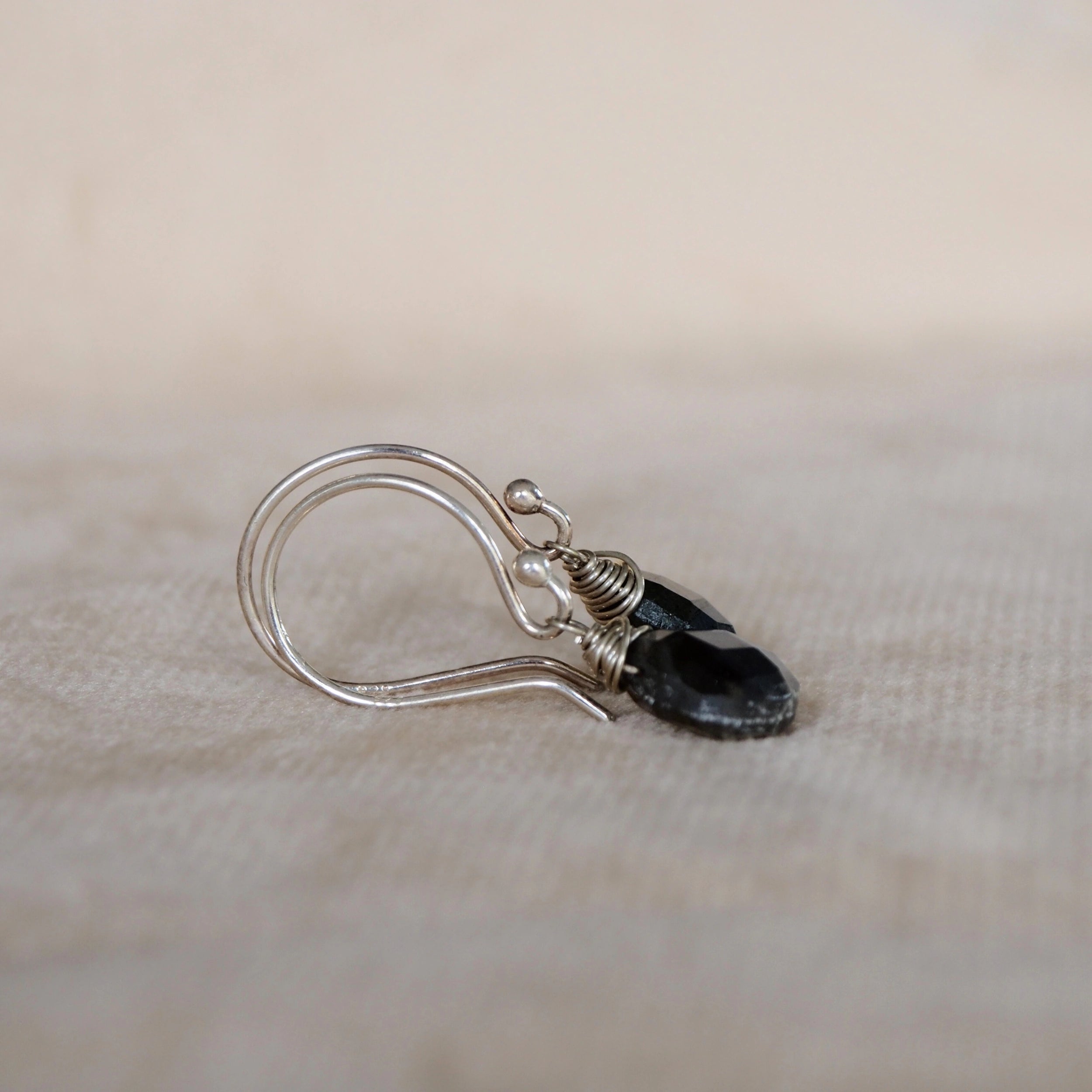 Oorbellen platte labradoriet druppels