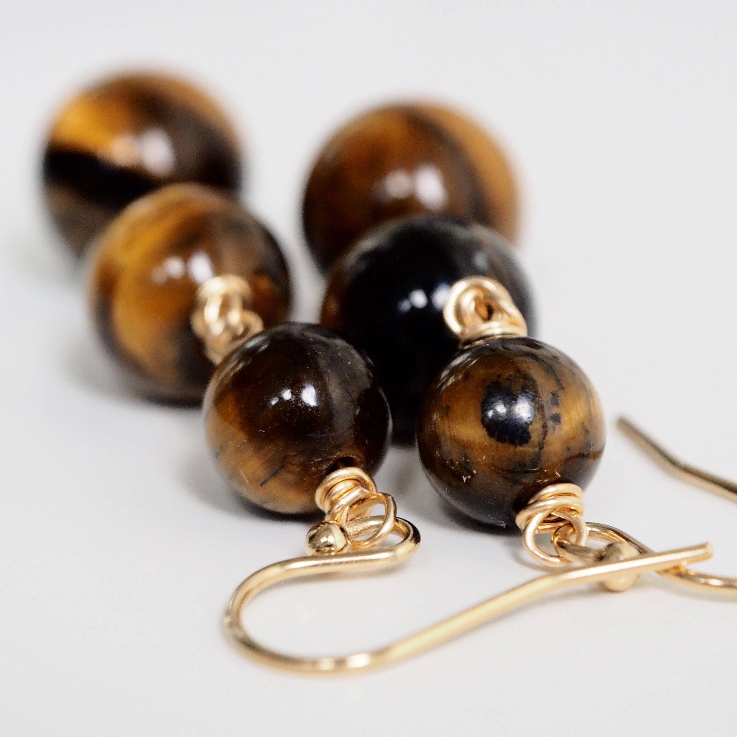 Lange oorbellen met edelsteen tijgeroog