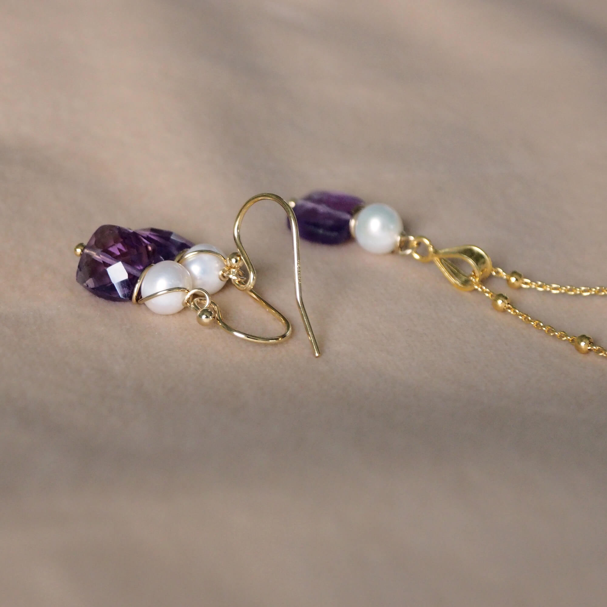 Handgemaakte Amethist Halsketting met Zoetwaterparels Oorbellen - Jewels with Flair