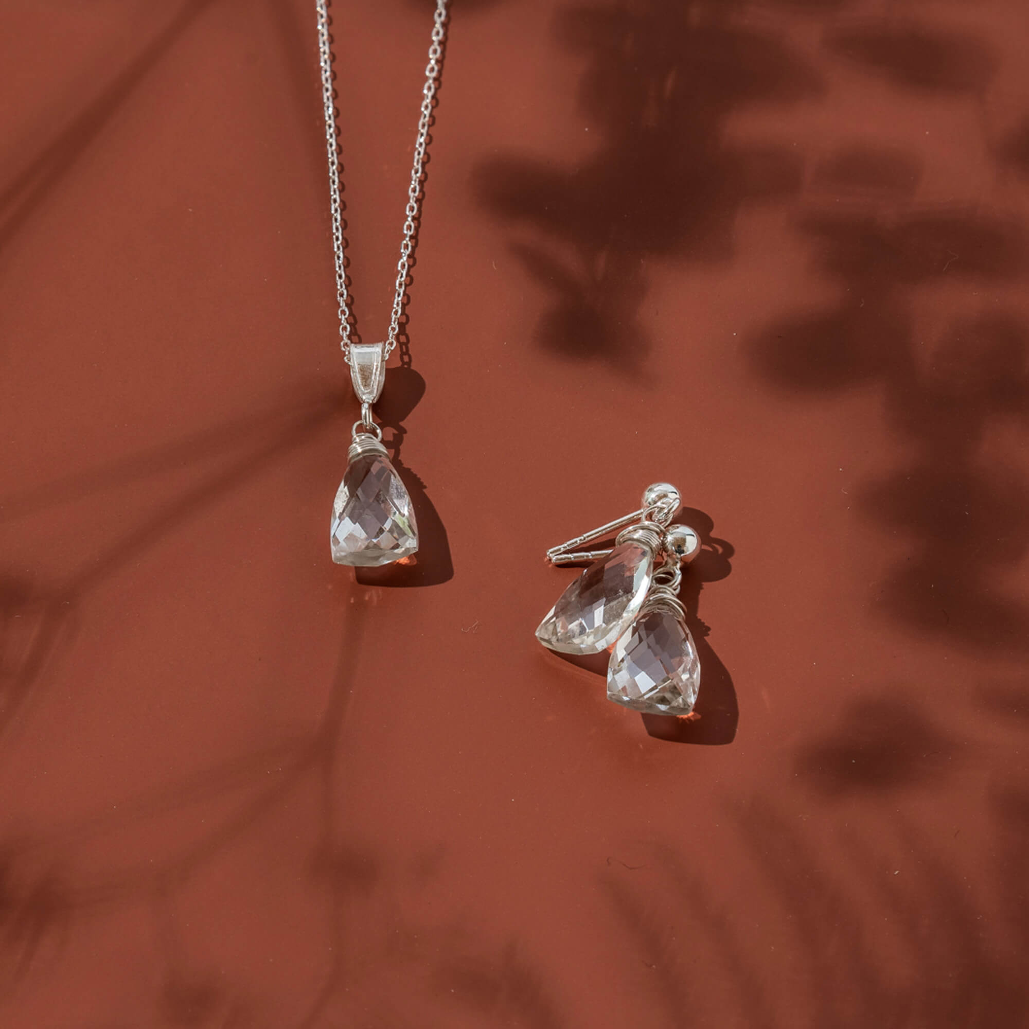 Sieraden met edelsteen bergkristal