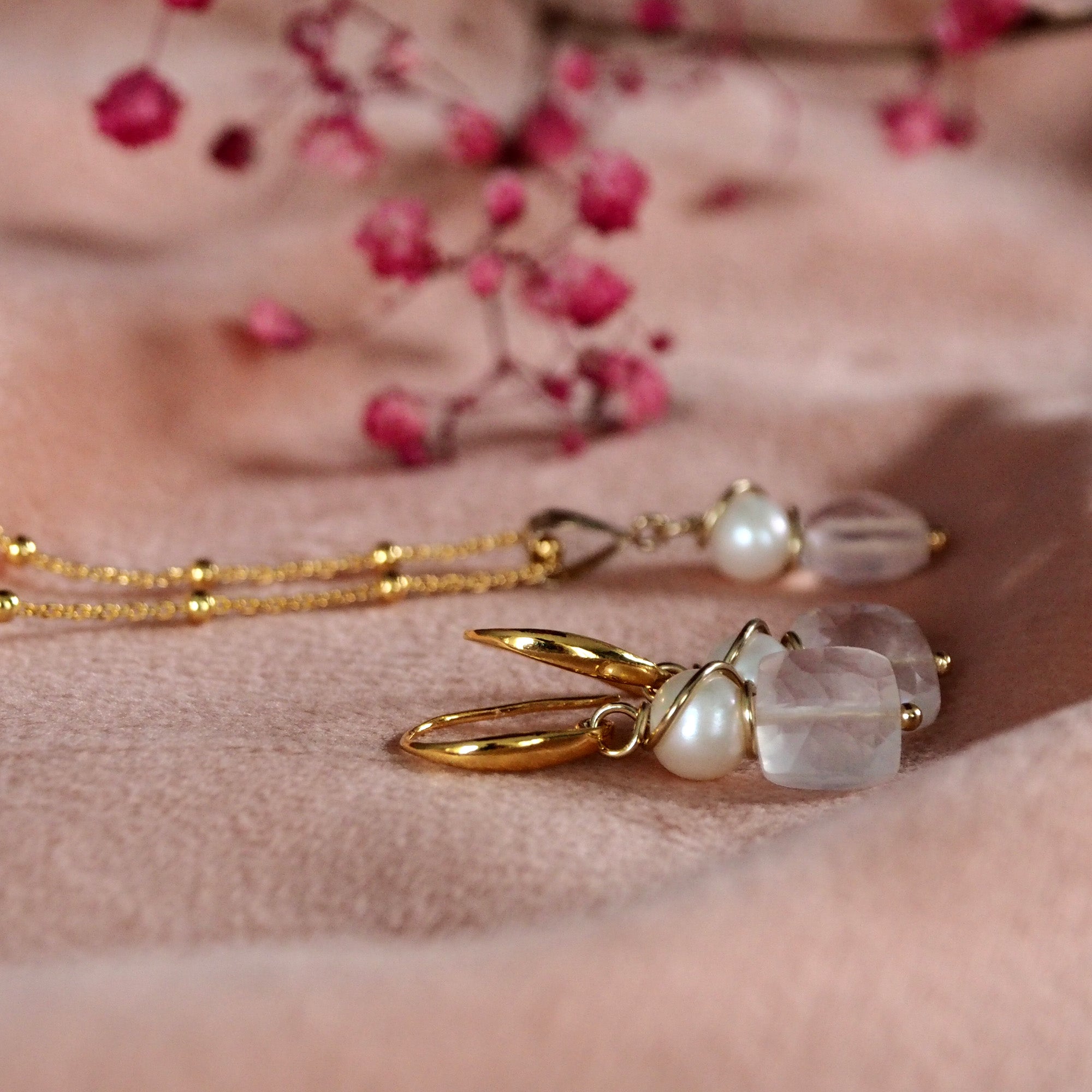 Oorbellen 'love' rozenkwarts & zoetwaterparels Oorbellen - Jewels with Flair