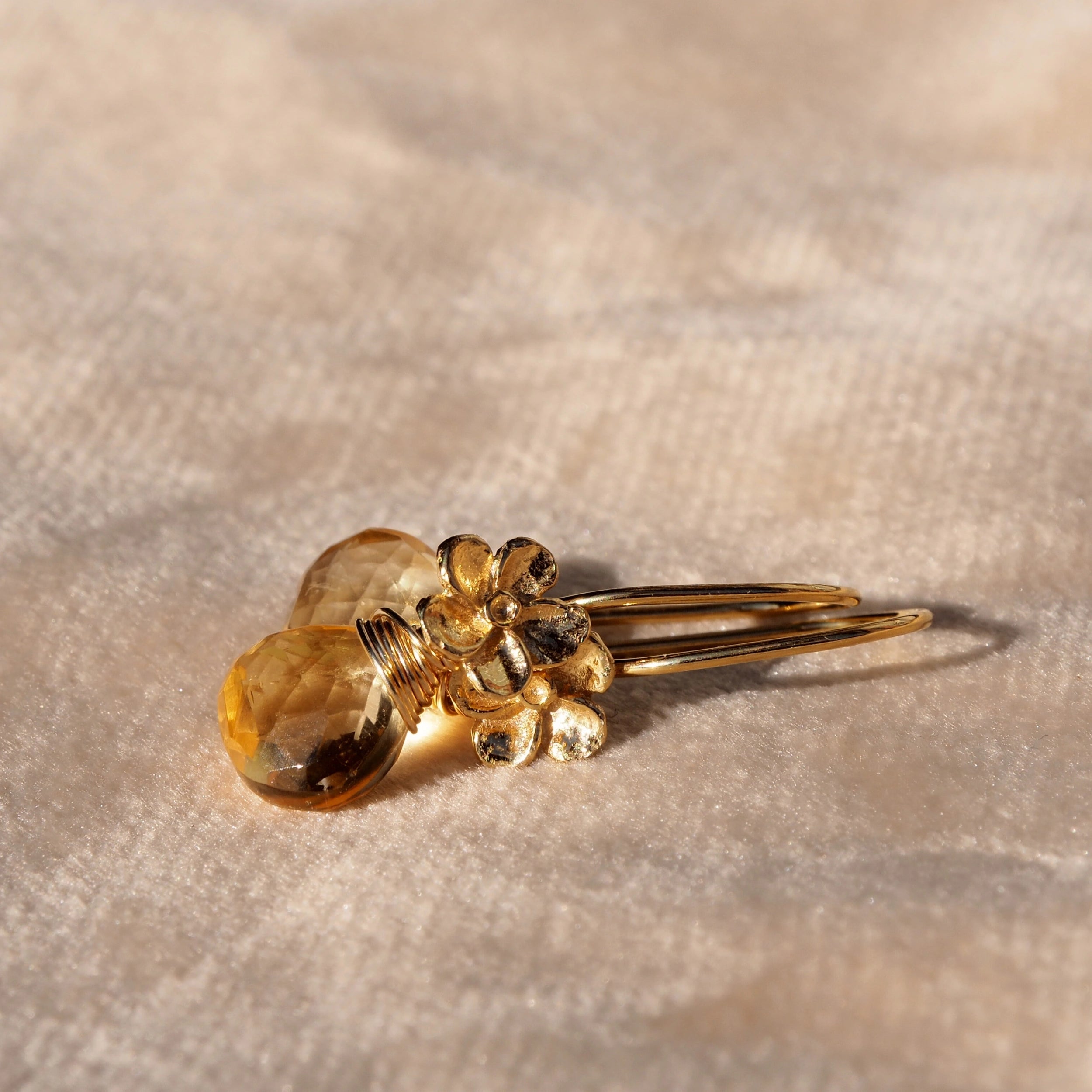 oorbellen met bloemen en citrien druppels