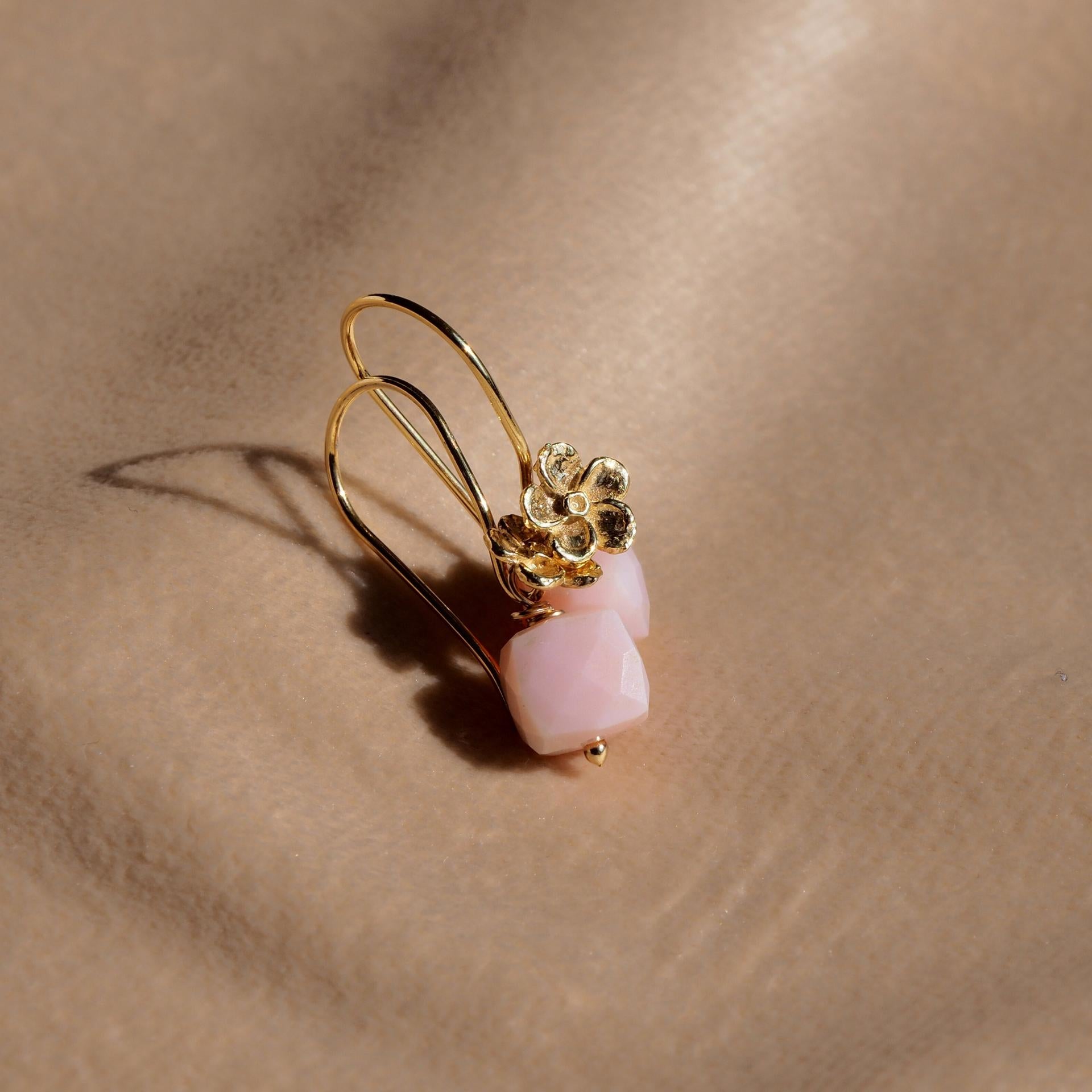 Bloemoorbellen met roze opaal