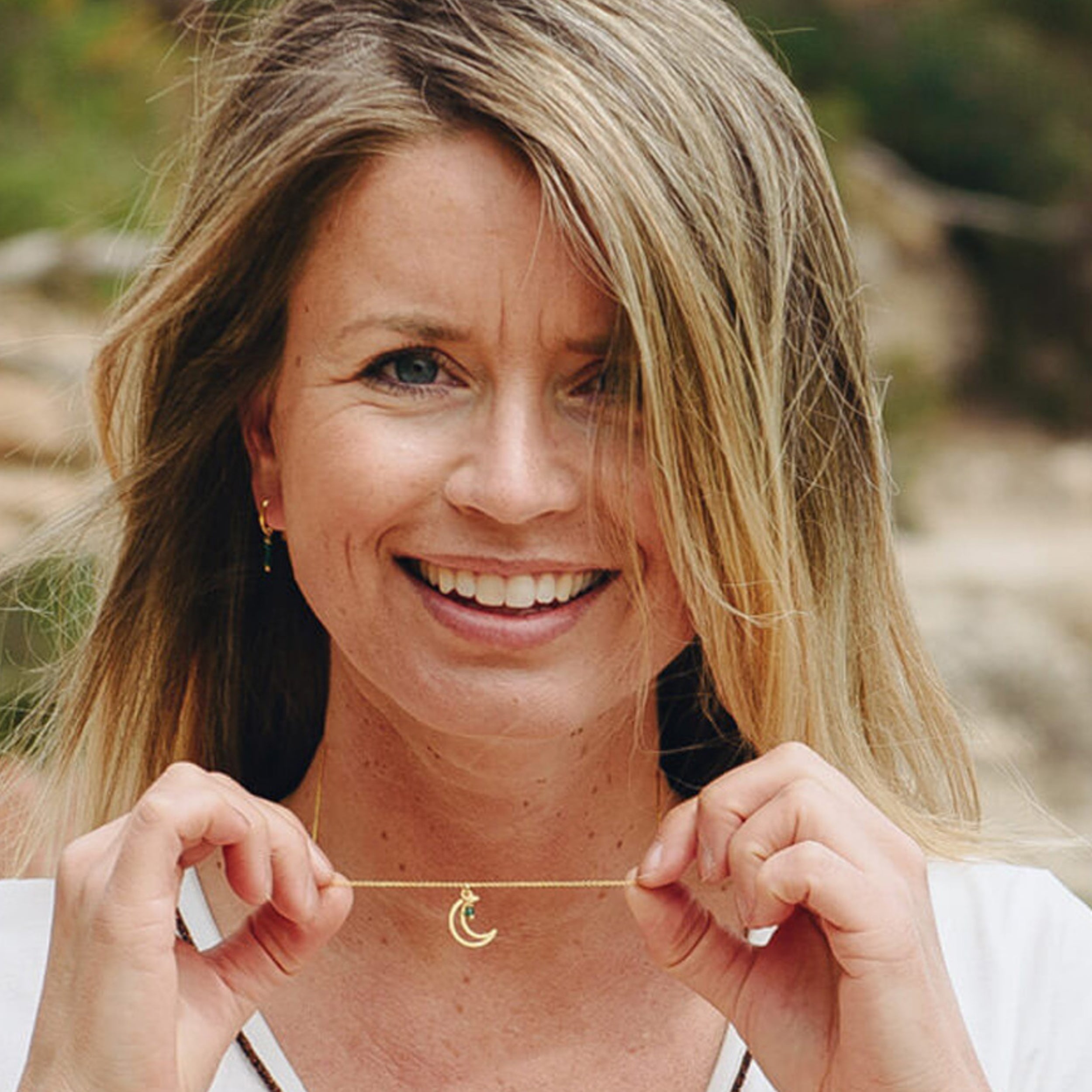 halsketting met maan bedel