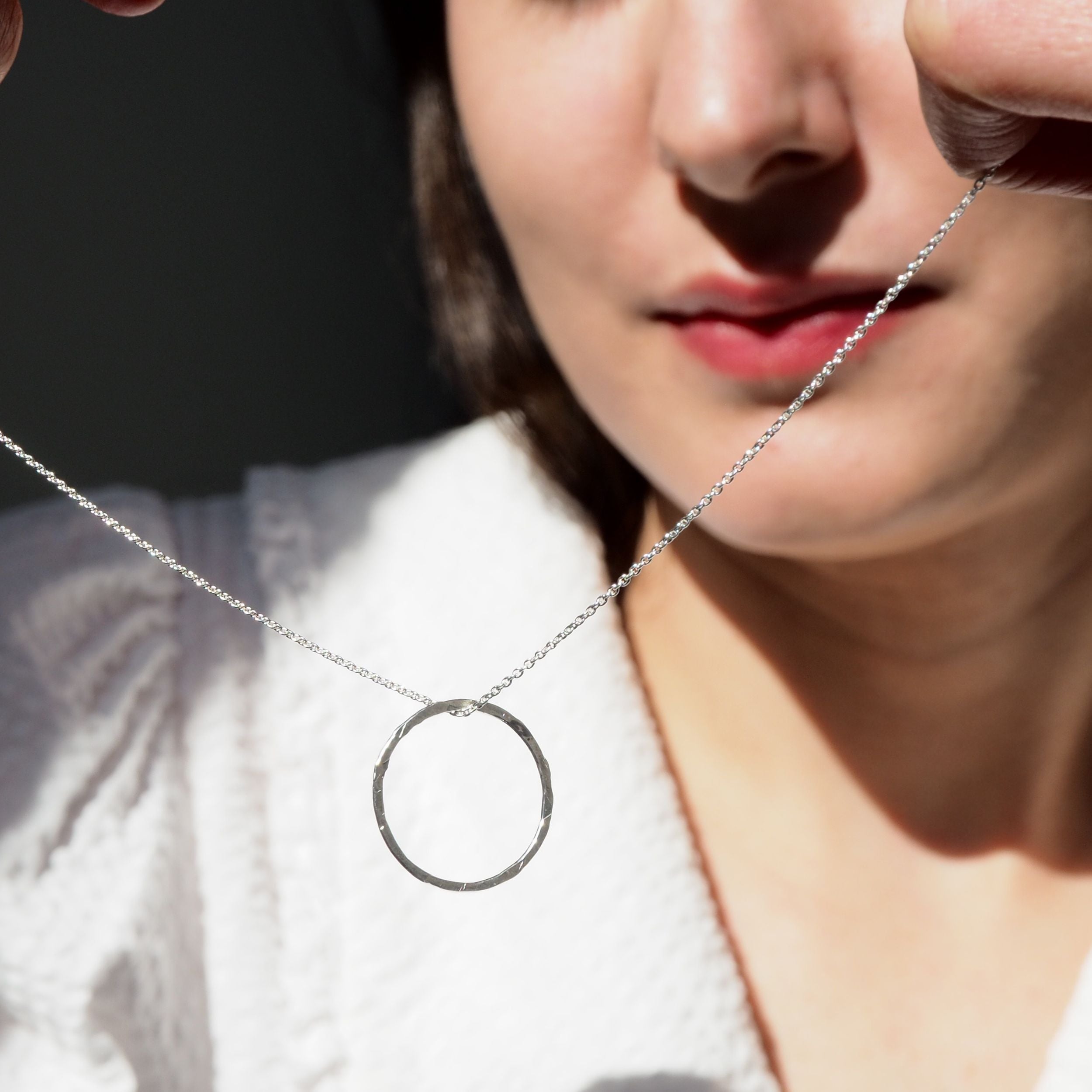 halsketting met cirkel vormige hanger