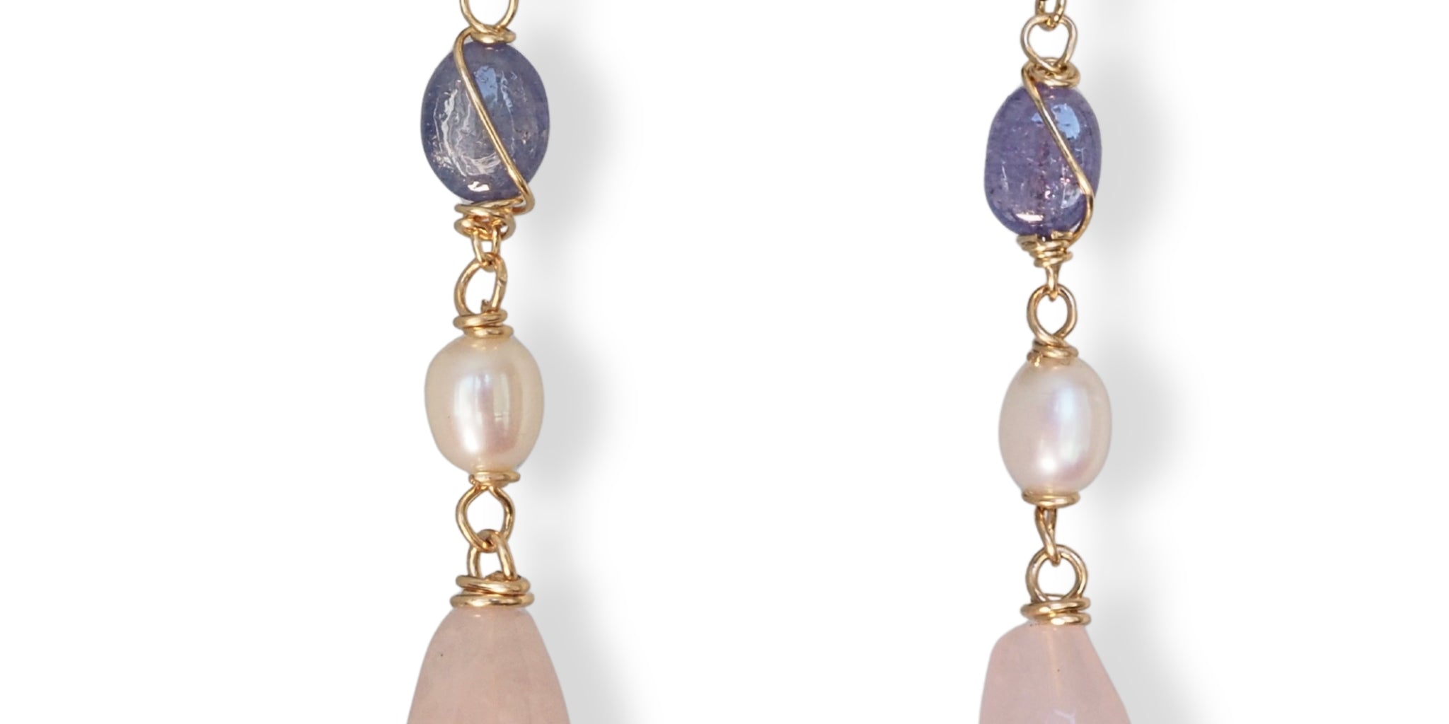 Lange handgemaakte oorbellen met edelsteen rozenkwarts, edelsteen tanzniet en zoetwaterparels