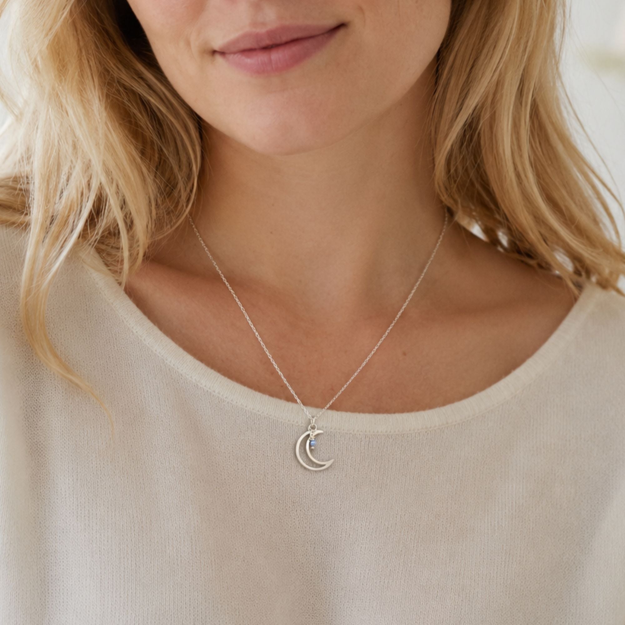 Ketting met maan bedel en maansteen