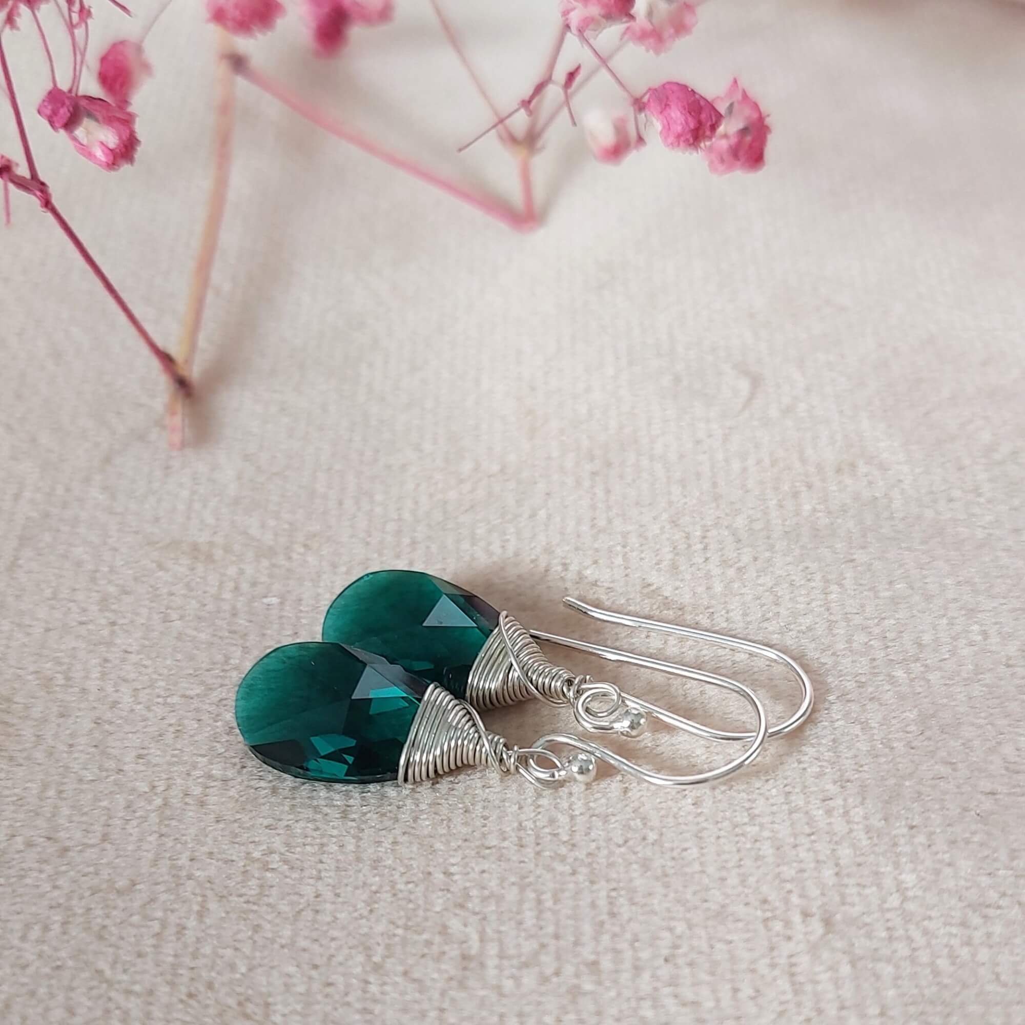 Schitterende oorbellen glaskristal druppels - emerald groen Oorbellen - Jewels with Flair