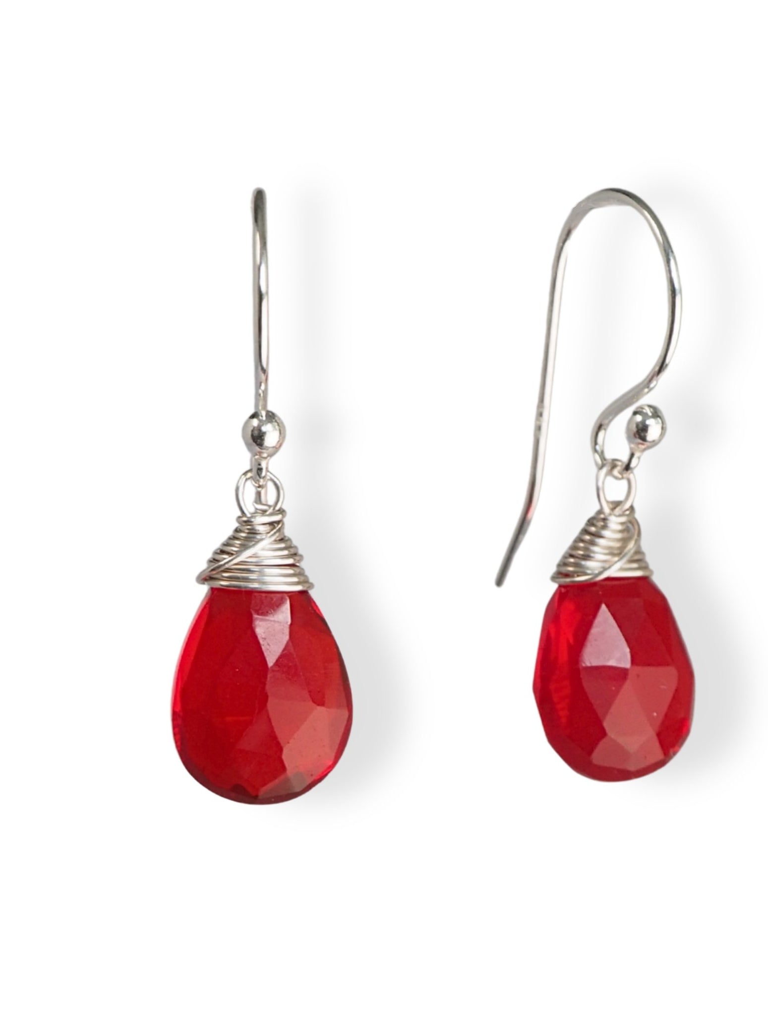 Oorellen met rode druppels van hydro quartz in zilver of gold filled