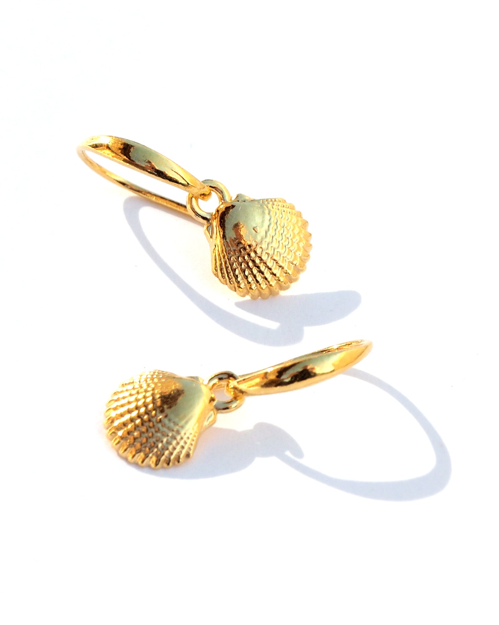Oorbellen met schelpjes - Jewels with Flair
