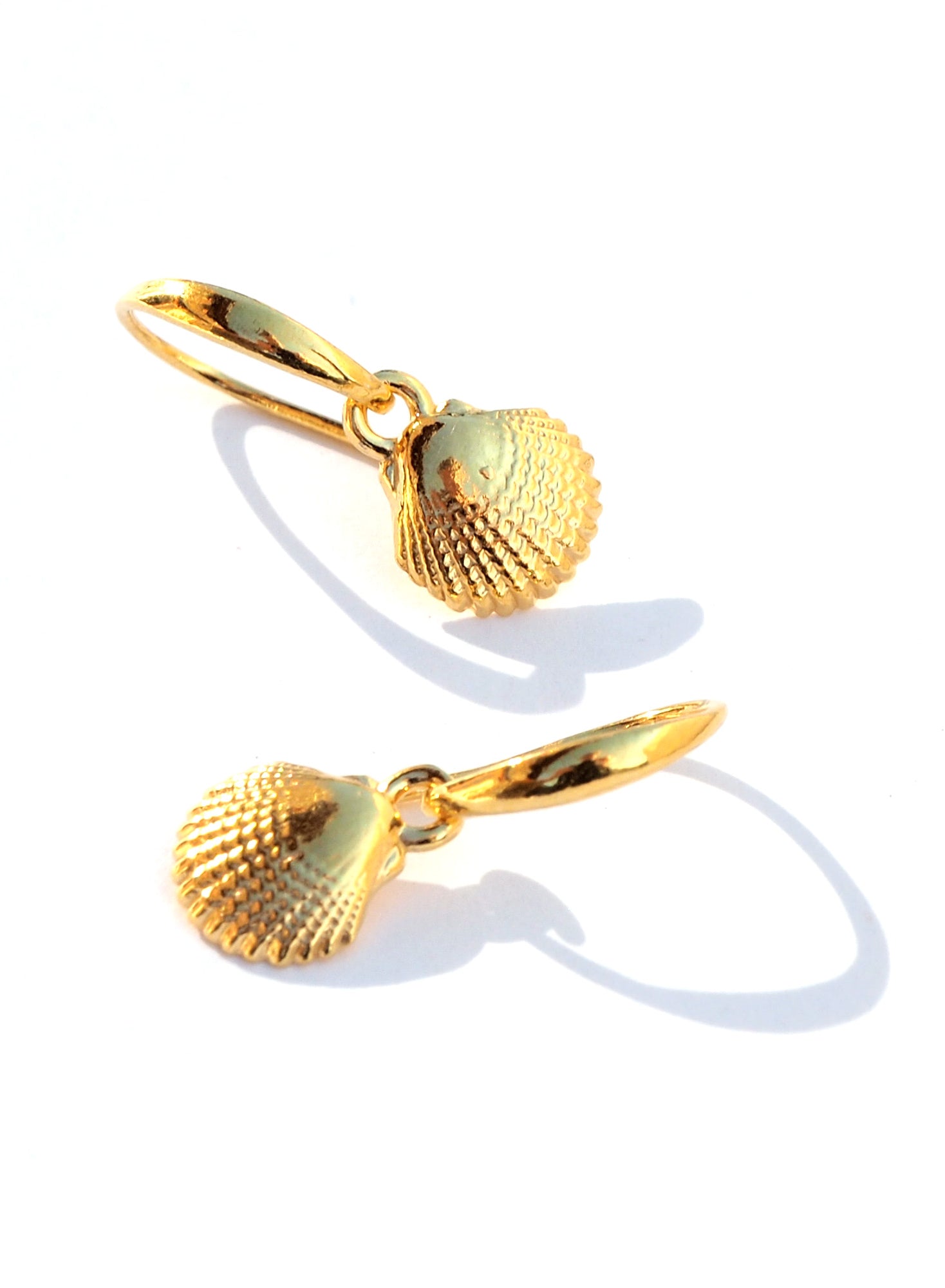 Oorbellen met schelpjes - Jewels with Flair