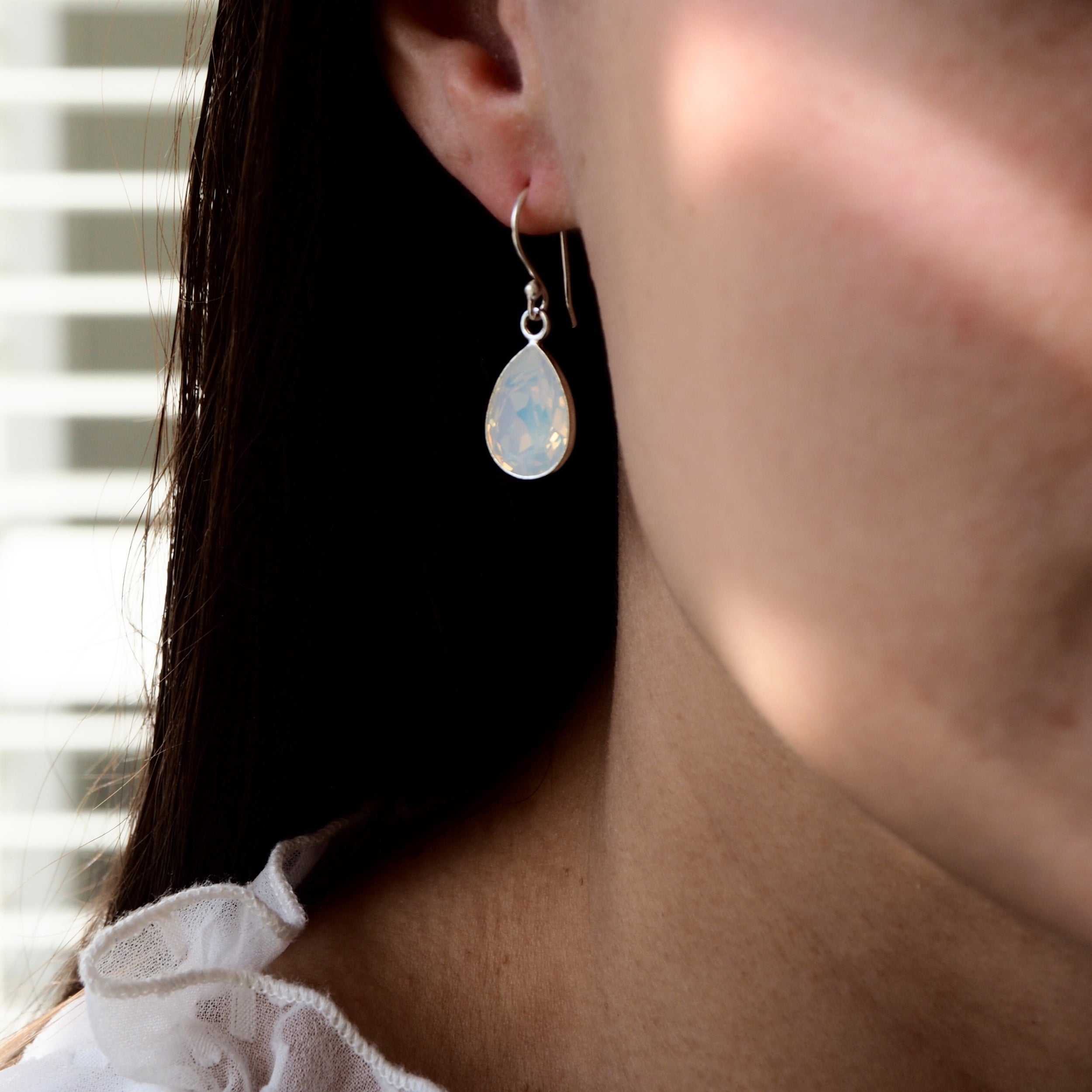 Oorbellen swarovski druppels white opal