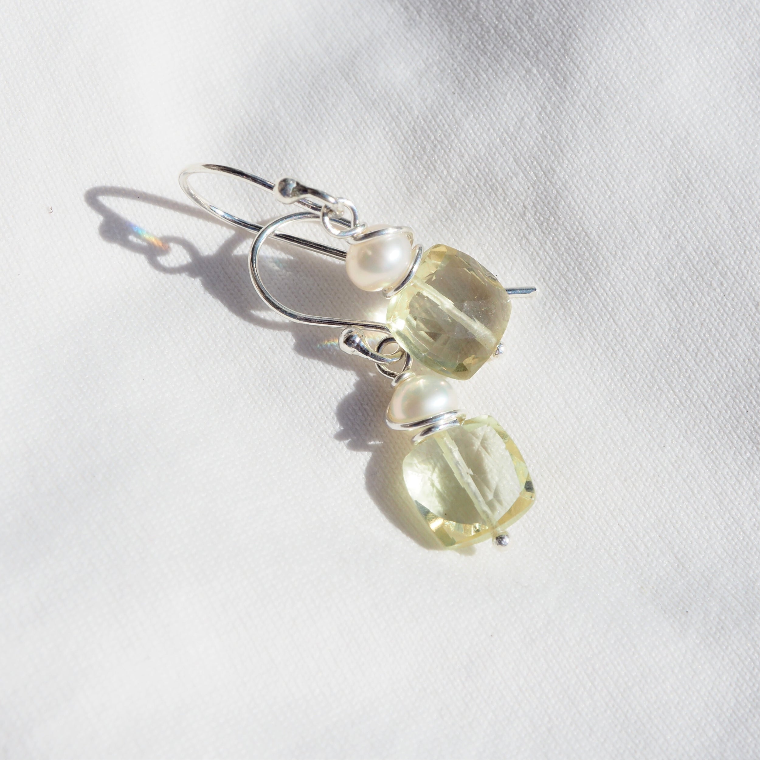 Oorbellen met citrien en zoetwaterparel – warme glans met een frisse touch Oorbellen - Jewels with Flair