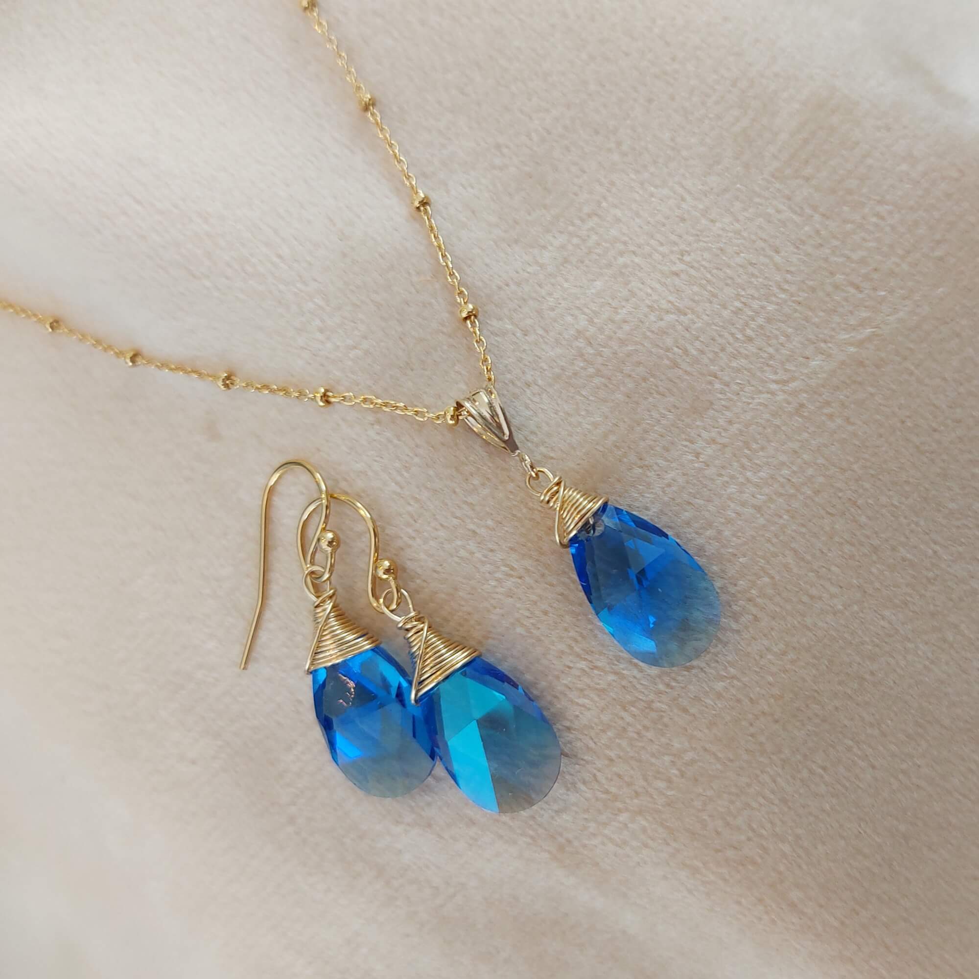 Halsketting glaskristal druppel hanger - blauw Halsketting - Jewels with Flair