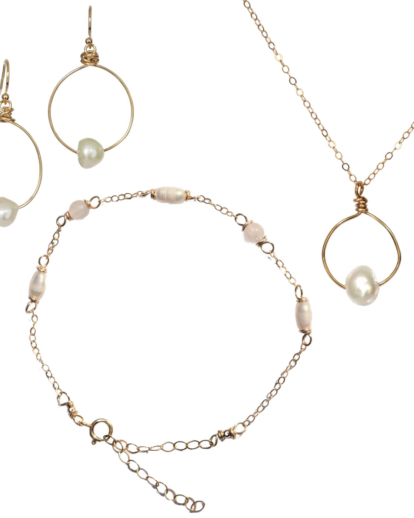 Armband zoetwaterparels en rozenkwarts Armbanden - Jewels with Flair