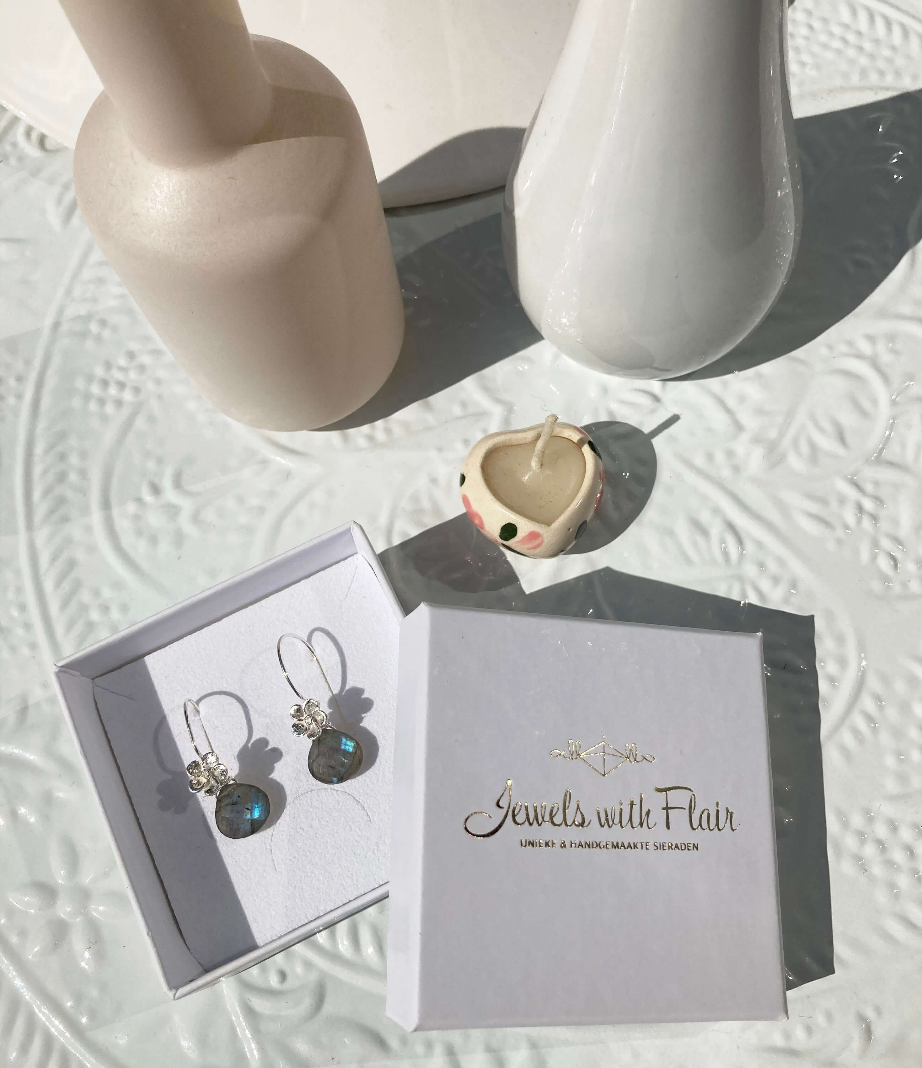 Bloemoorbellen met edelsteen labradoriet