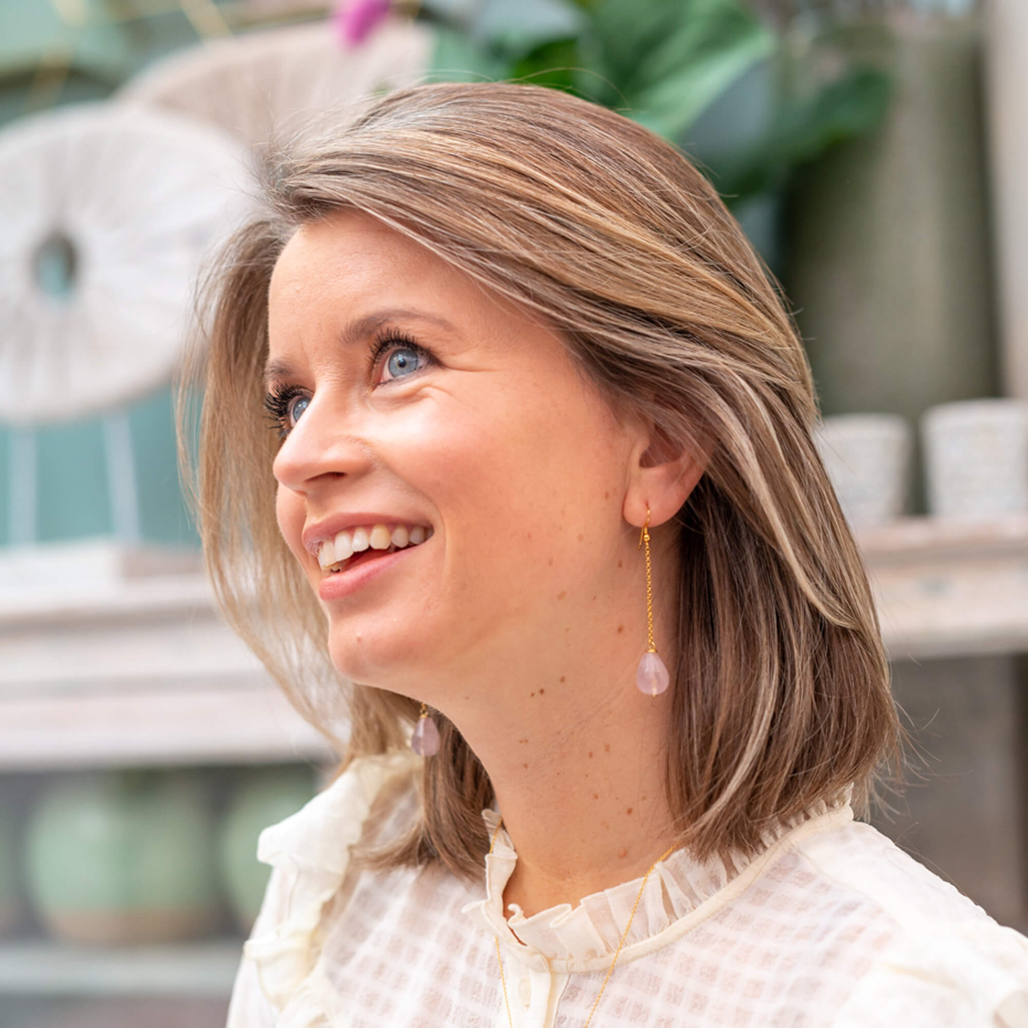 Maxima oorbellen met rozenkwarts druppels aan kettinkje