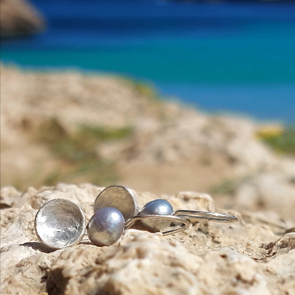 oorbellen grijze zoetwaterparels