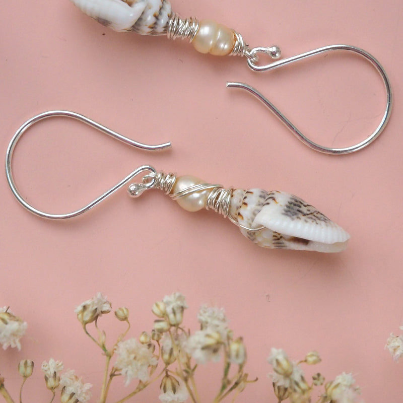 Oorbellen schelp en zoetwaterparels