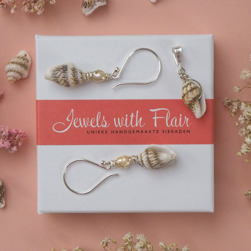 Oorbellen schelp en zoetwaterparels
