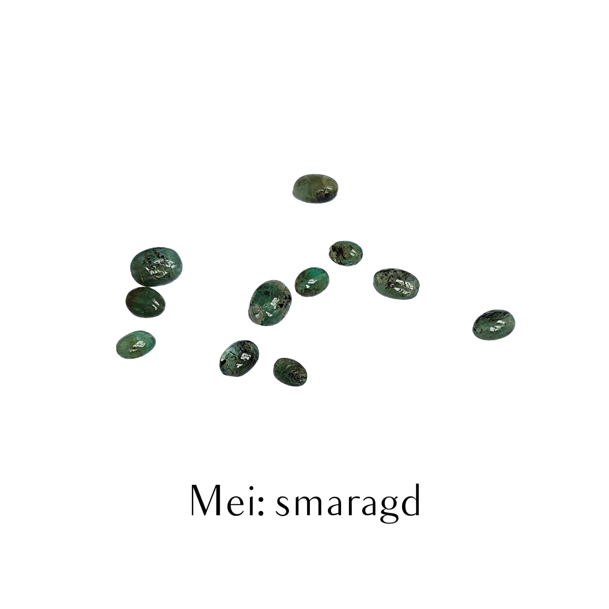 geboortesteen mei: smaragd edelsteen. Voor gepersonaliseerde geboortesteen armband