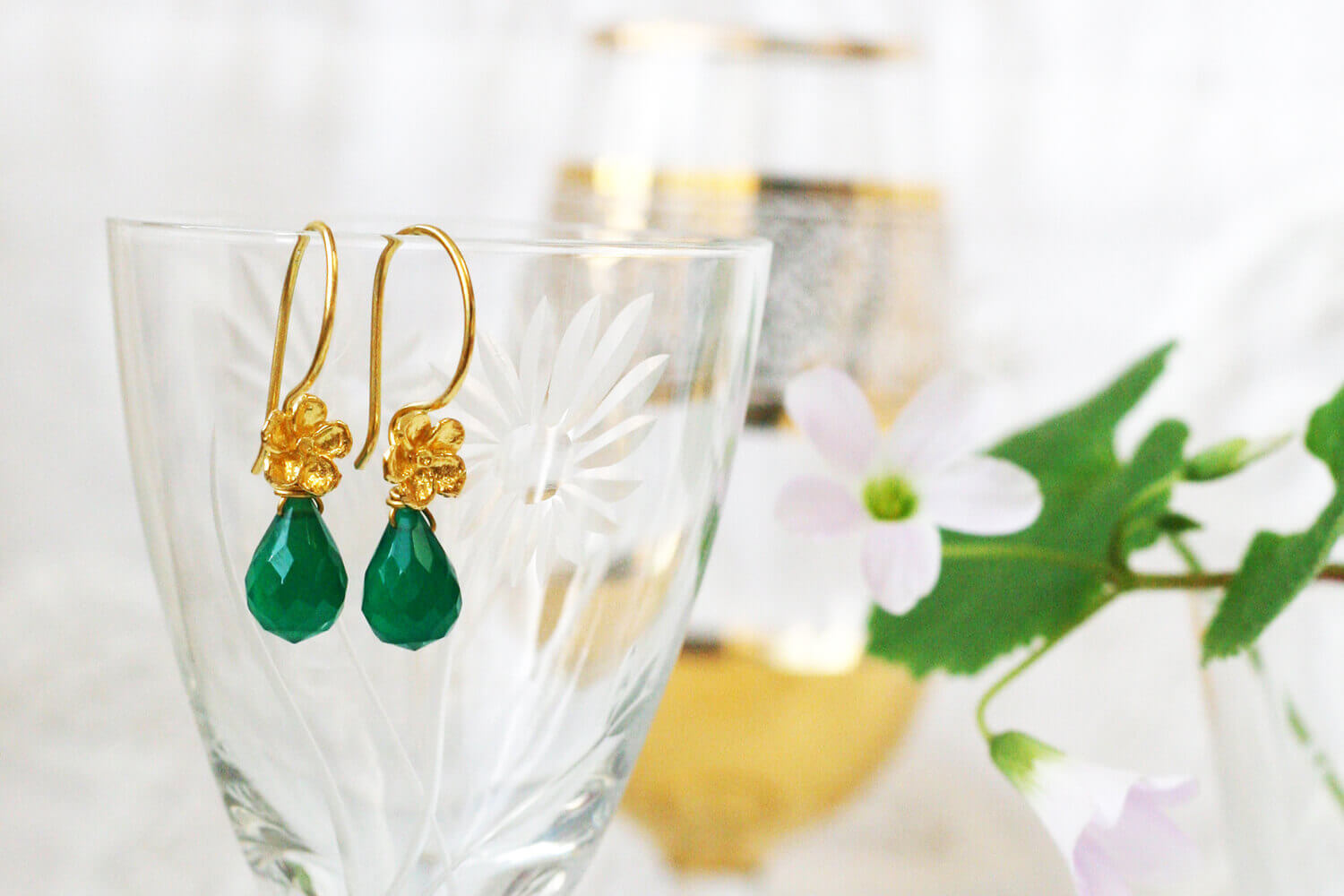 Handgemaakte oorbellen met bloemen