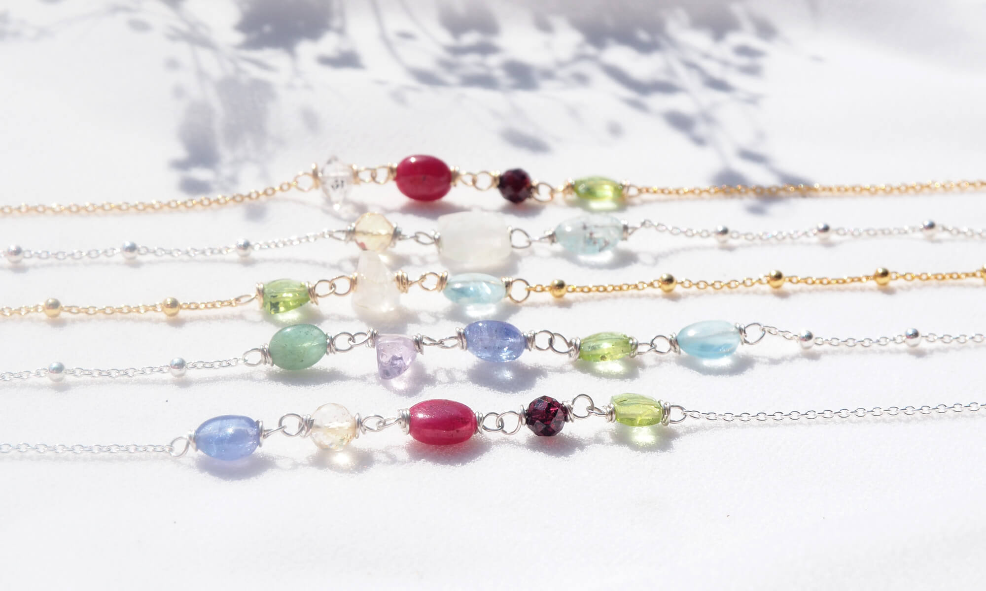 Een geboortesteenarmband: een persoonlijk sieraad met betekenis