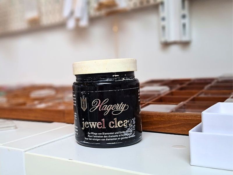 Zilverbadje voor sieraden. Juist goed of niet?