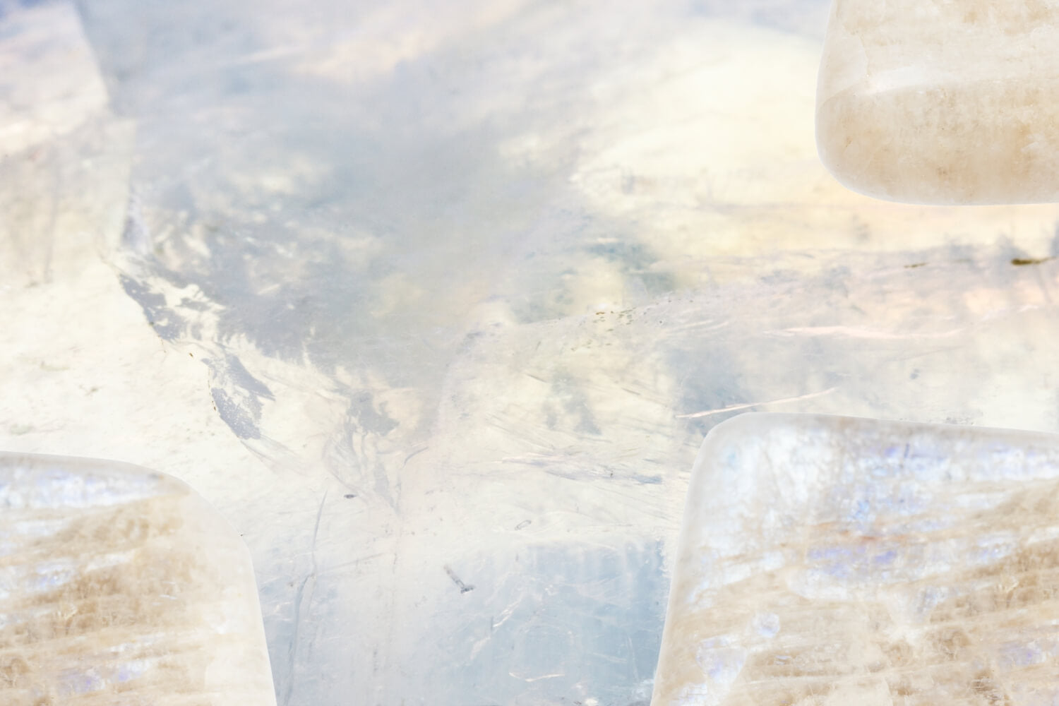 Sieraden met kracht van edelsteen maansteen