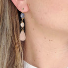 lange handgemaakte oorbellen met rozenkwarts zoetwaterparels en edelsteen tanzaniet