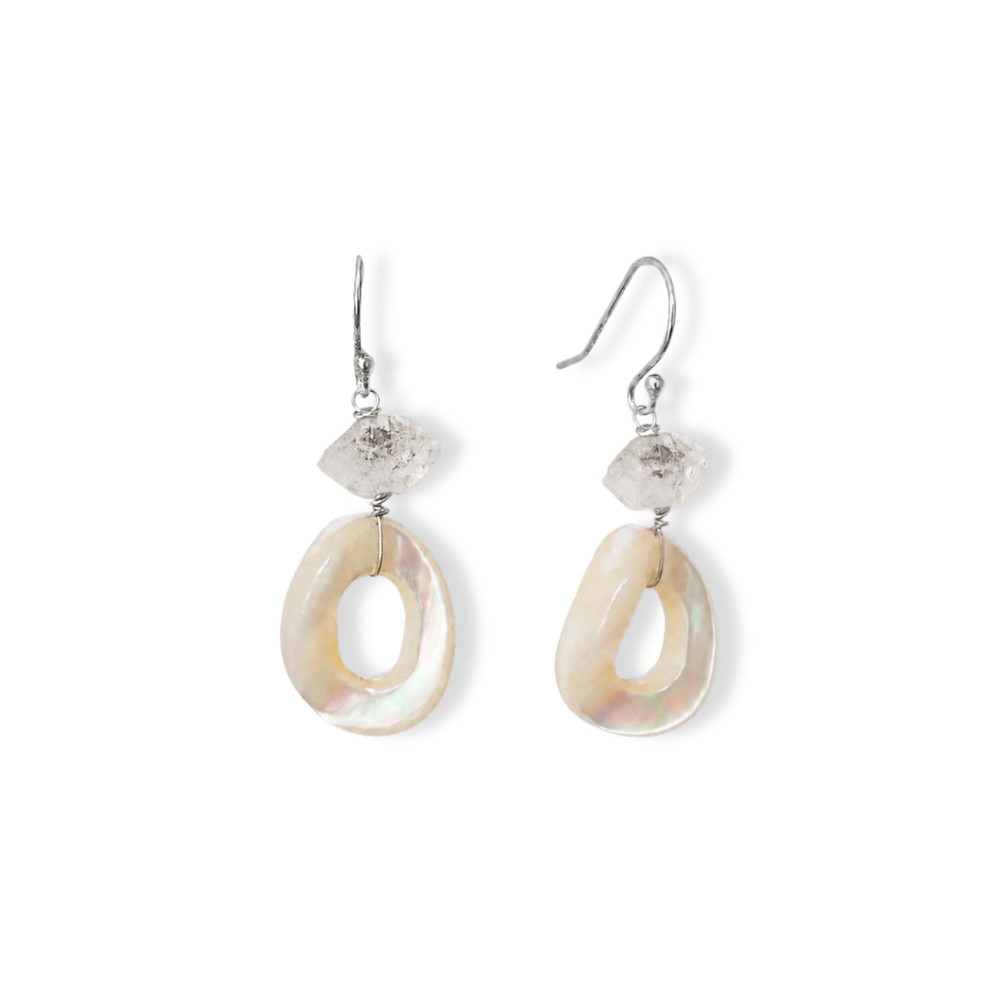 Oorbellen met parelmoer en Herkimer diamant Oorbellen - Jewels with Flair