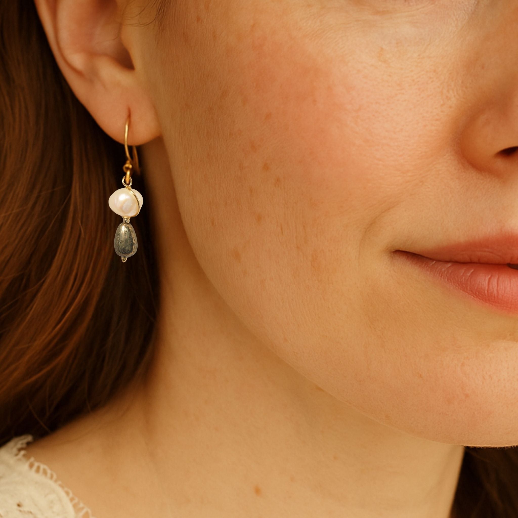 Oorbellen pyriet en zoetwaterparels