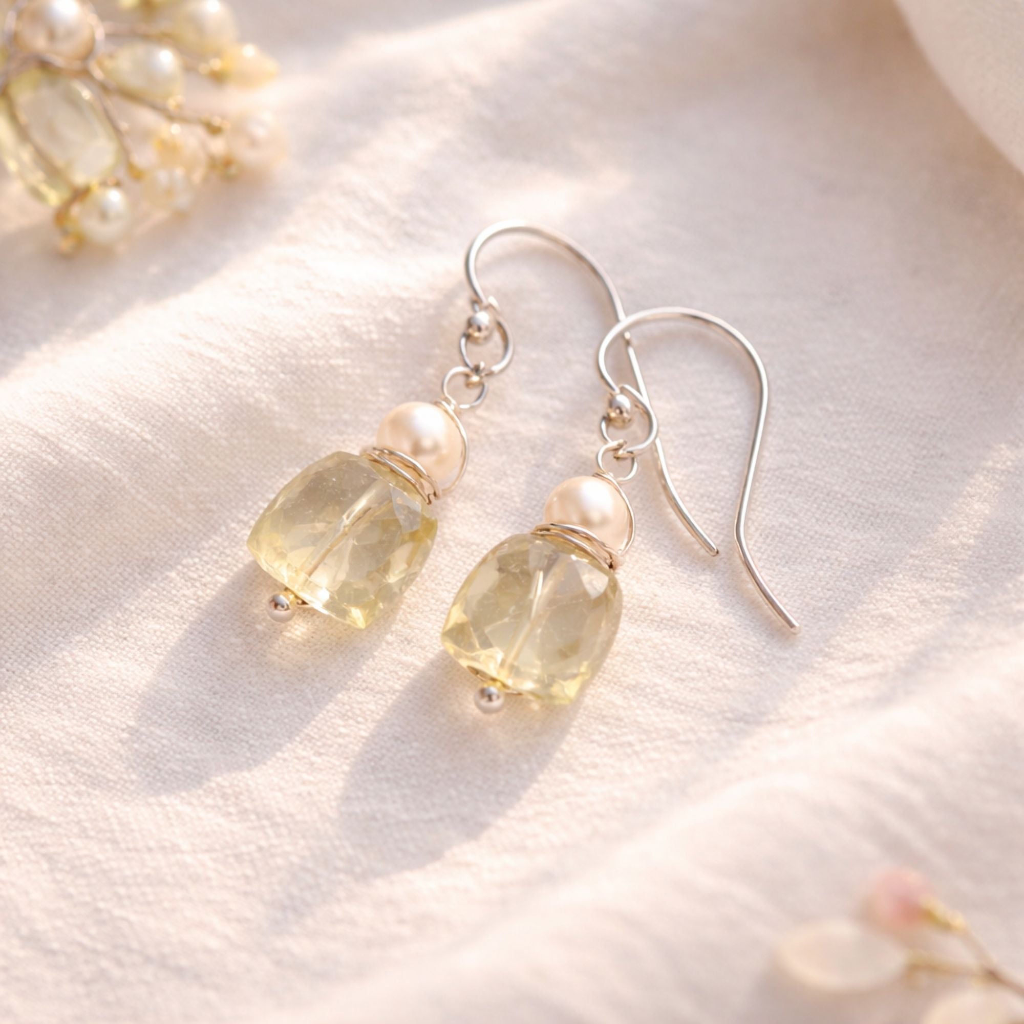 Zilveren oorbellen met citrien en zoetwaterparels