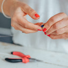 Oorbellen aanpassen met oorclips. voor als je geen gaatje in je oren hebt en toch oorbellen wilt dragen.  