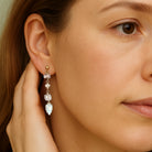 Lange oorbellen met edelstenen en parels