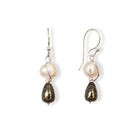 Oorbellen met edelsteen druppels pyriet en zoetwaterparels in zilver